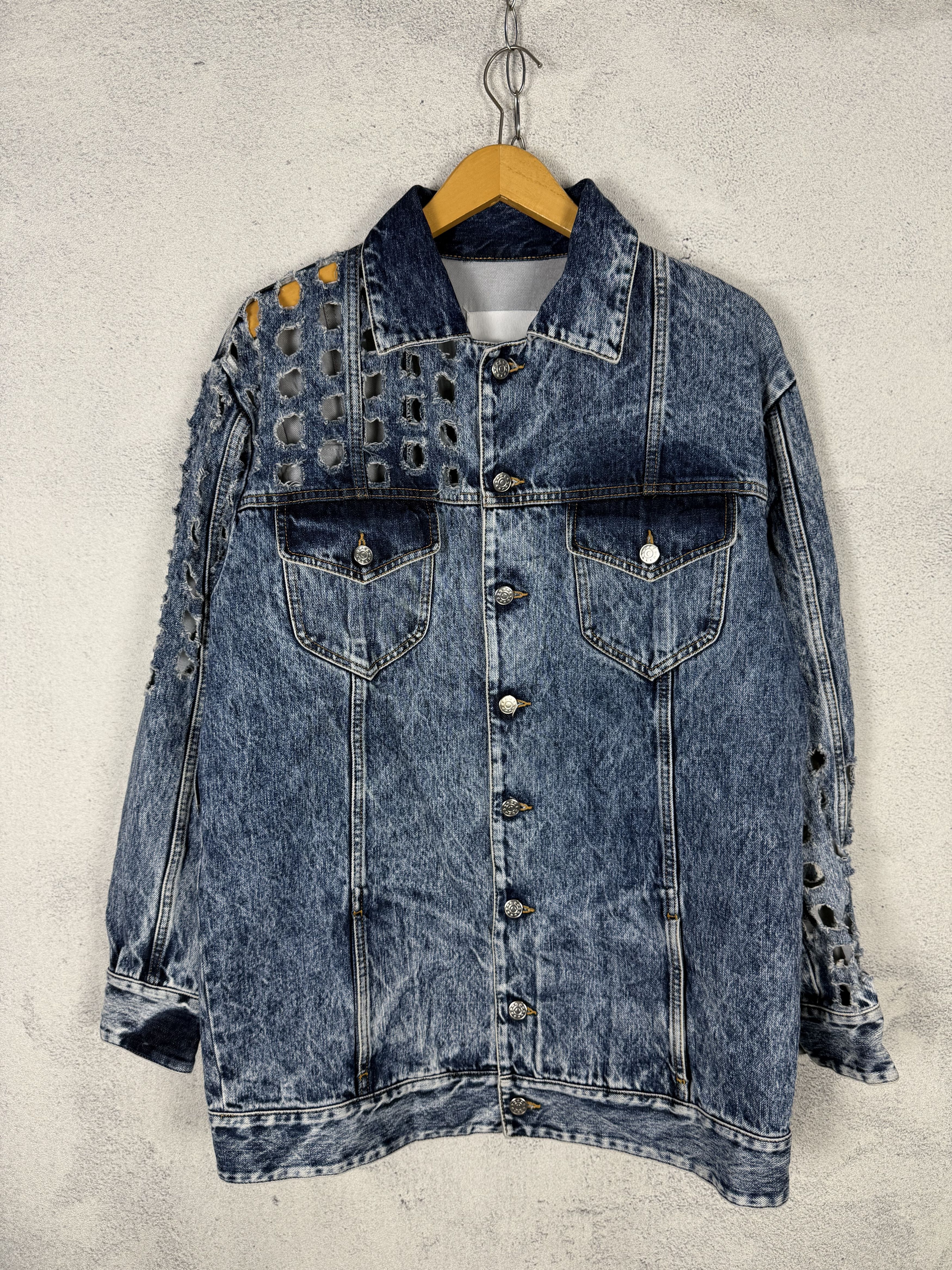 Maison Margiela Maison Margiela Distressed Denim Jacket Size 36 Size XS / US 0-2 / IT 36-38 - 1 Thumbnail