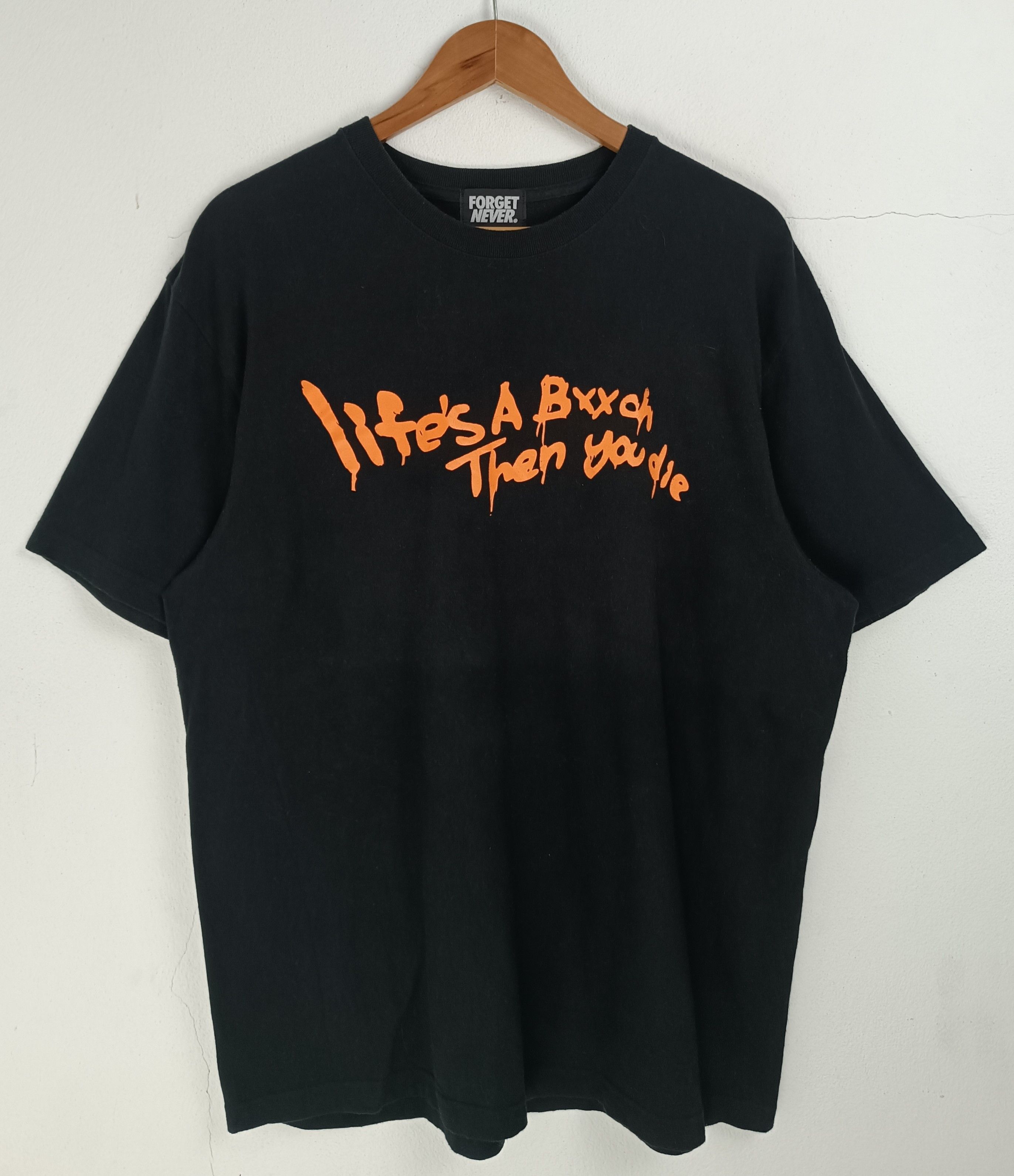 Japanese Brand VINTAGE FORGET NEVER LIFES A BXTCH TEE FUNNY HUMOR Y2K Size US L / EU 52-54 / 3 - 3 Thumbnail