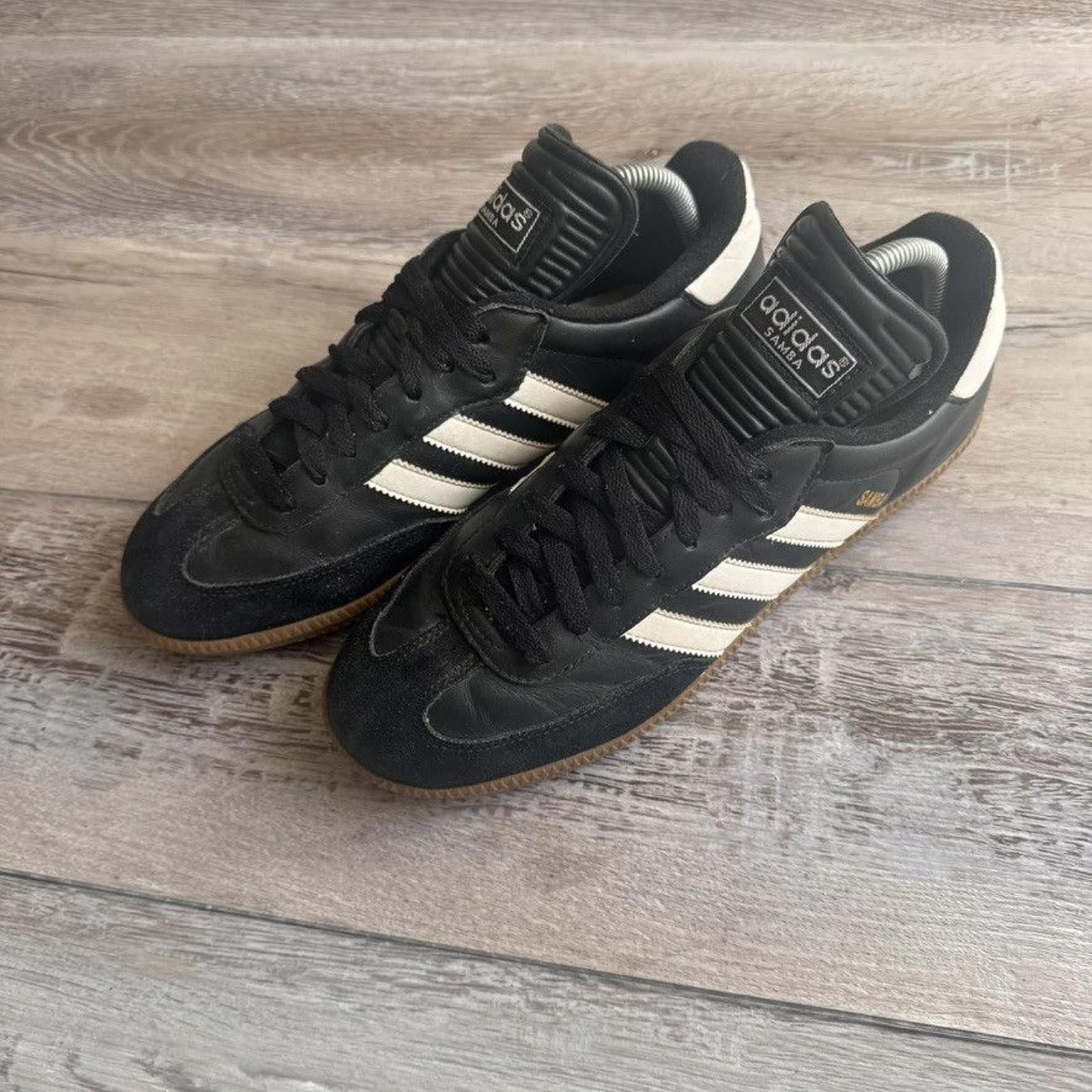 Adidas adidas • Samba Classic "Black White/Dark Gum" (8M) Size US 8 / EU 41 - 8 Thumbnail
