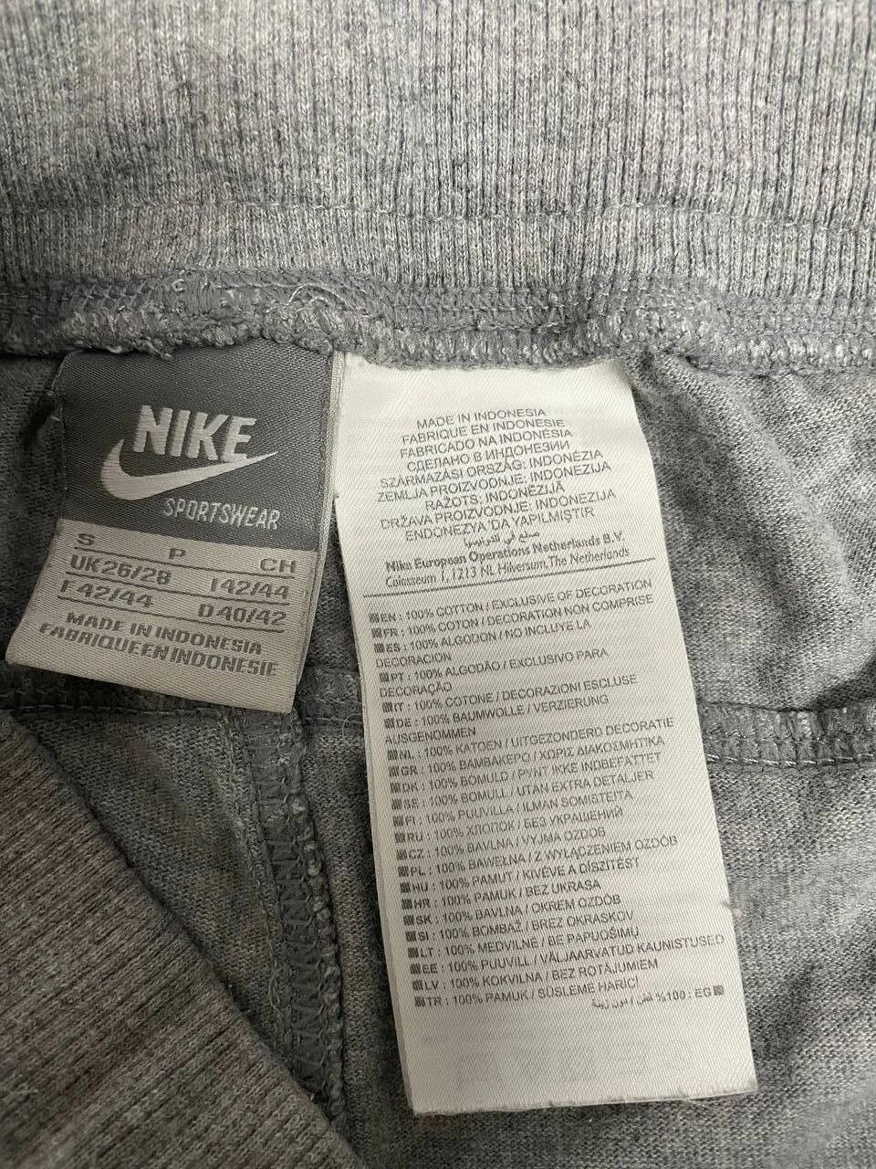 Nike Vintage Nike Gray Sweat Shorts with Green Logo Size S Size US 29 - 4 Thumbnail