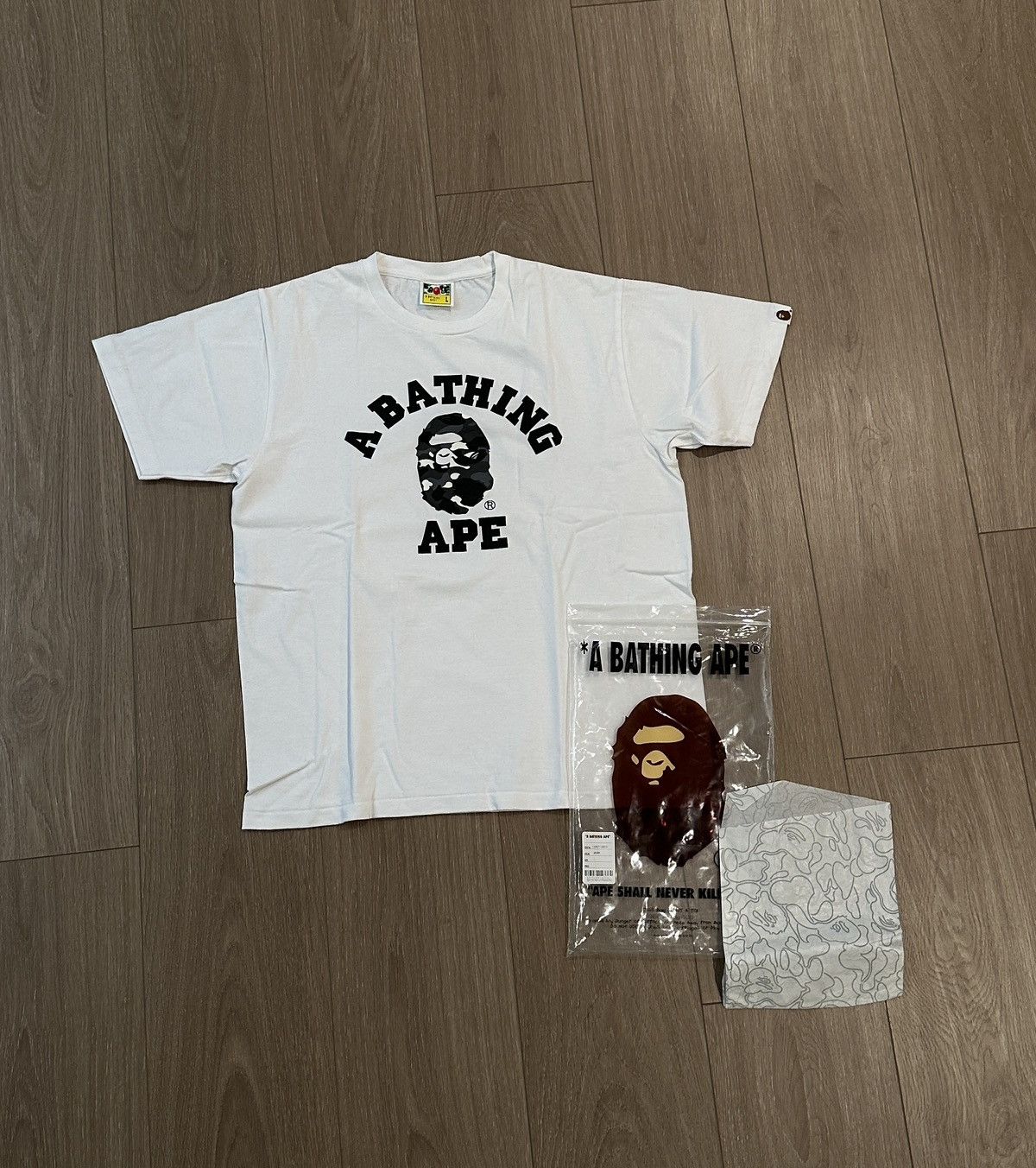 A BATHING APE グローインザダーク Tシャツ Lサイズ BAPE Ape Head Text Code Glow-In-The-Dark Tee (White) | A