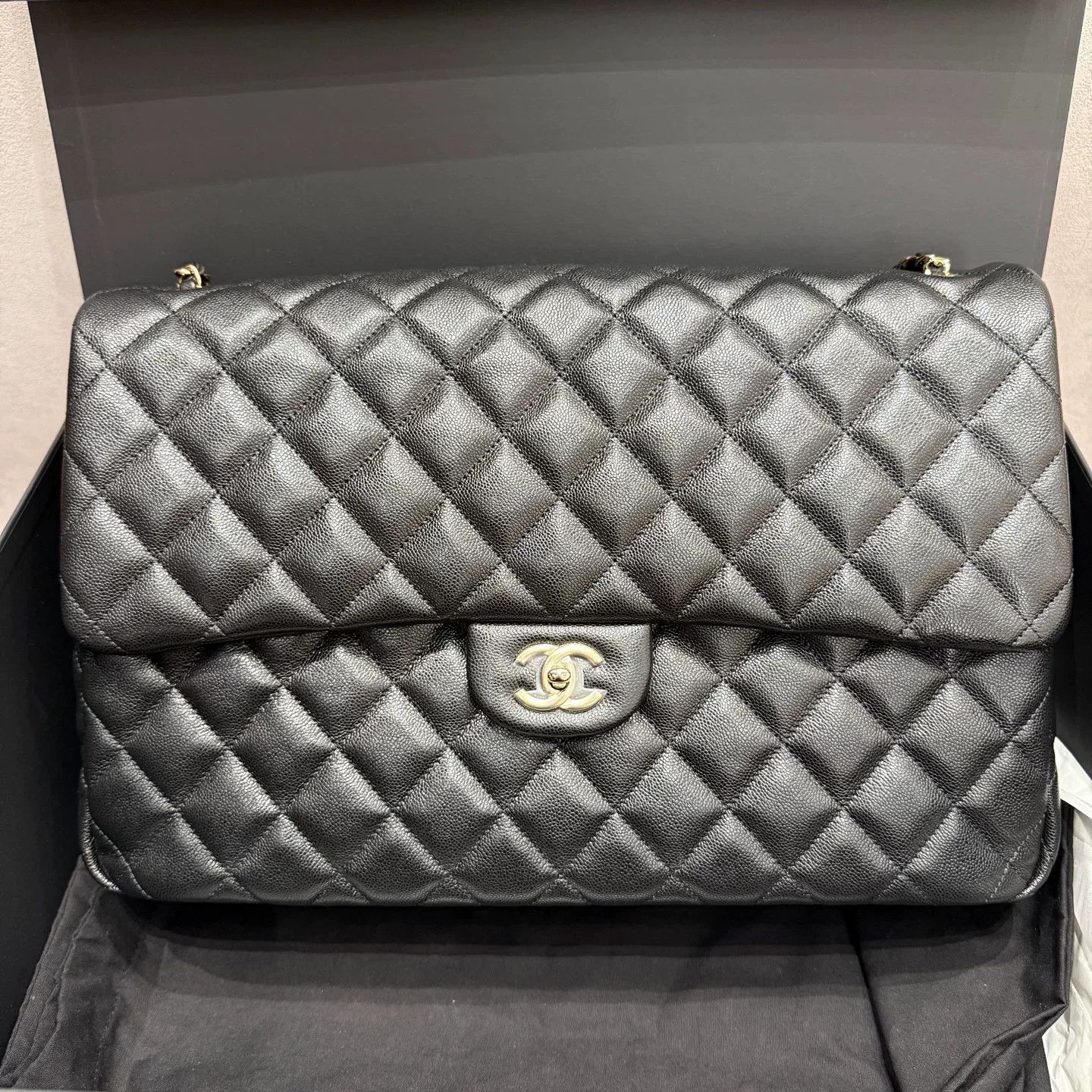 Chanel Pre-loved Bag Very good condition Size ONE SIZE - 1 Thumbnail