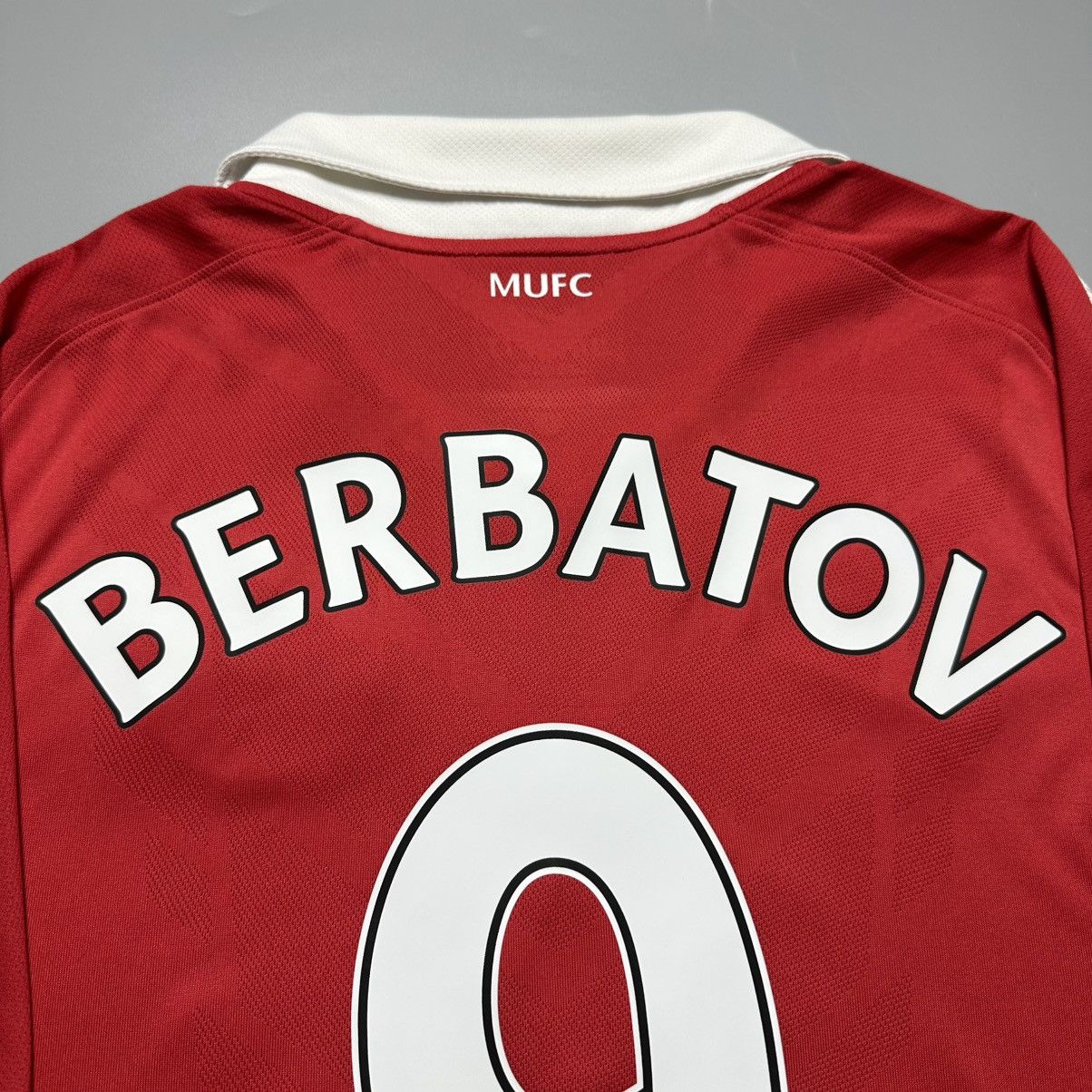 Nike MAN UNITED NIKE 2010/2011 FOOTBALL HOME JERSEY #9 BERBATOV Size US L / EU 52-54 / 3 - 10 Thumbnail