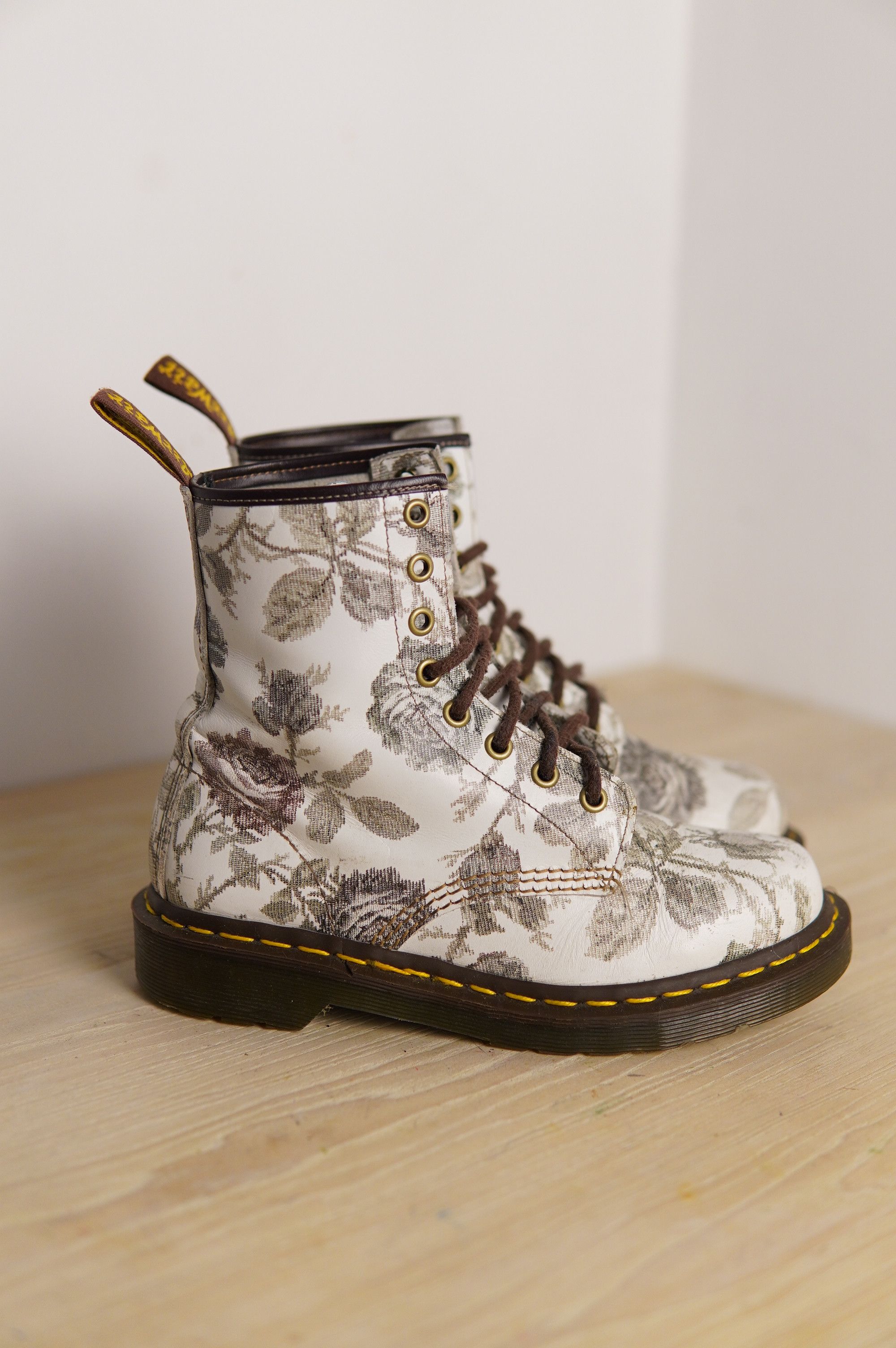 Dr. Martens Vintage Dr. Martens 1460 Pascal Floral Rose Tapestry Boots Size US 5 / IT 35 - 2 Thumbnail