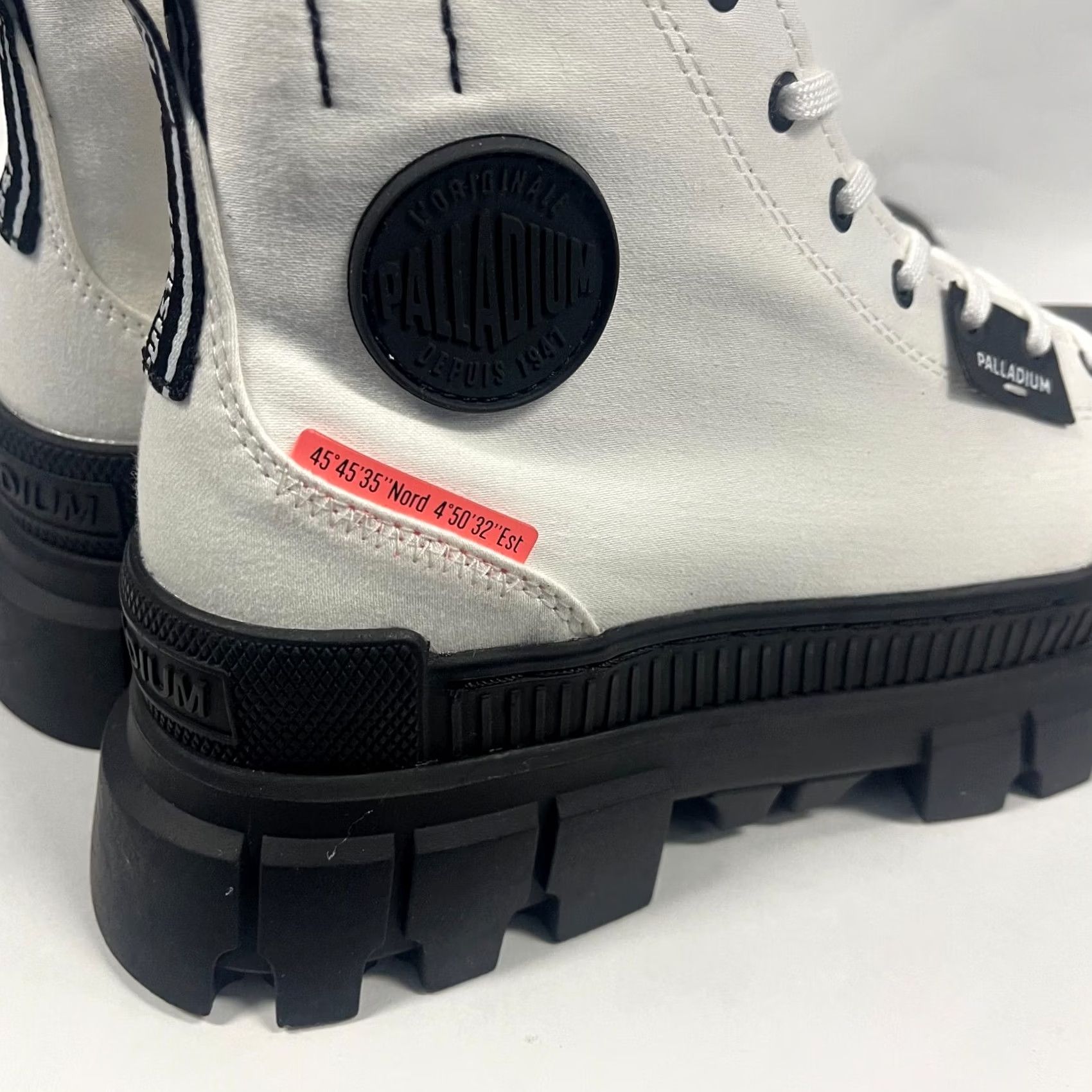 Palladium Palladium Boots Womens 8.5 White Star Revolt Hi TX Platform Shoes Womens 8.5 White Star Toe Shape Round Toe Size US 9 / IT 39 - 5 Thumbnail