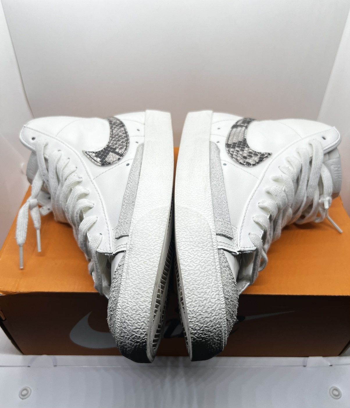 Nike Wmns Nike Blazer Mid ‘77 SE Snakeskin Size US 9 / IT 39 - 7 Thumbnail