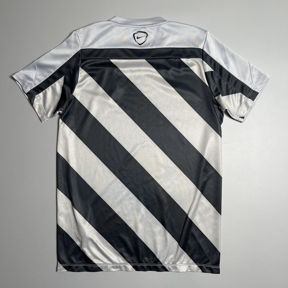 Nike × Vintage JUVENTUS NIKE 2013/2014 FOOTBALL SOCCER TRAINING JERSEY Size US M / EU 48-50 / 2 - 8 Thumbnail