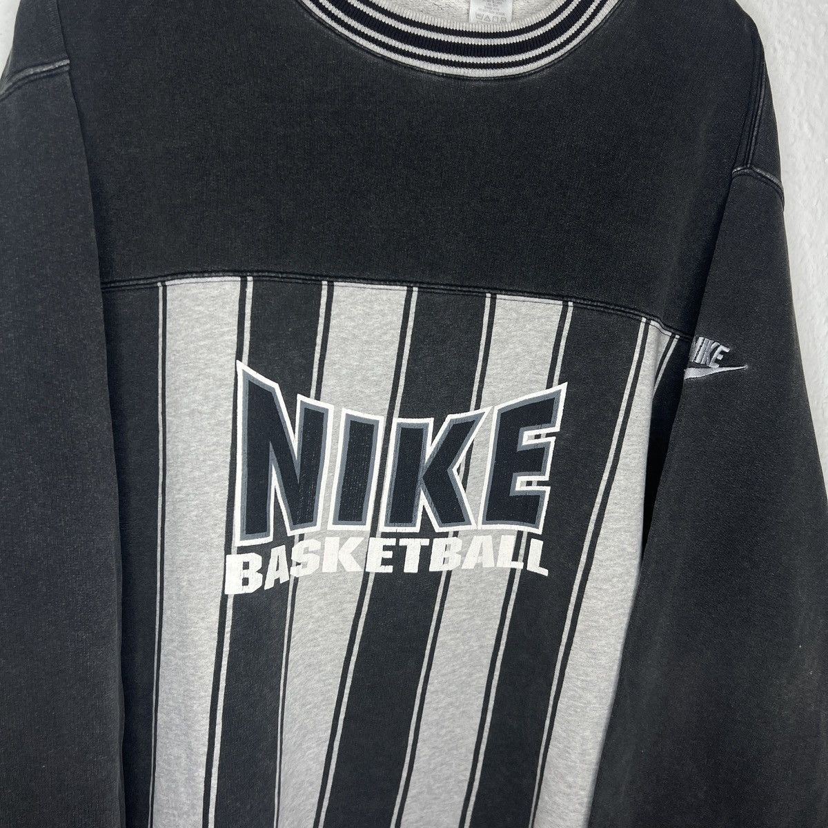Nike Vintage 90s Nike Sweatshirt Basketball Striped Spellout Logo Size US XL / EU 56 / 4 - 4 Thumbnail