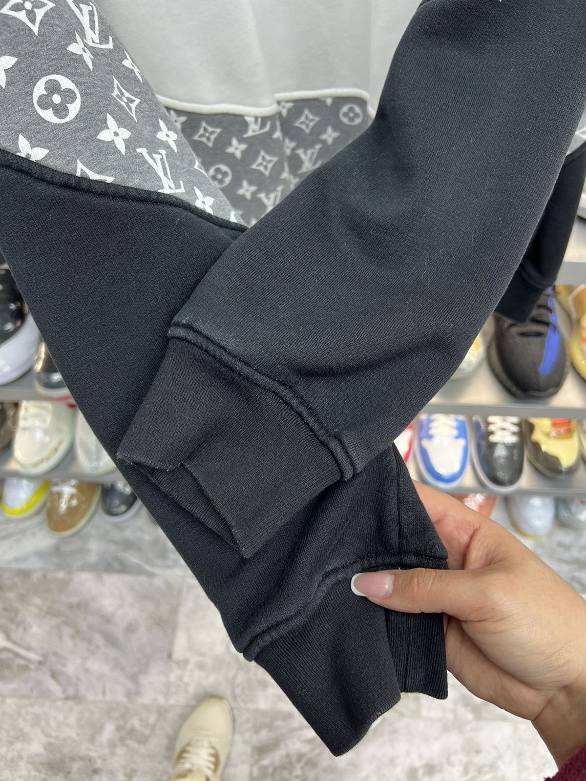 Louis Vuitton Louis Vuitton White/Grey/Black Circle Hoodie Size US XL / EU 56 / 4 - 5 Thumbnail