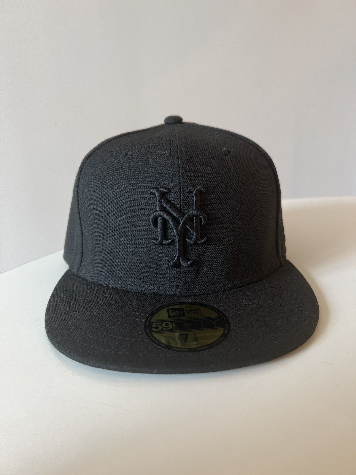 New Era Brand New Black on Black New Era Mets Fitted Cap Size ONE SIZE - 1 Thumbnail
