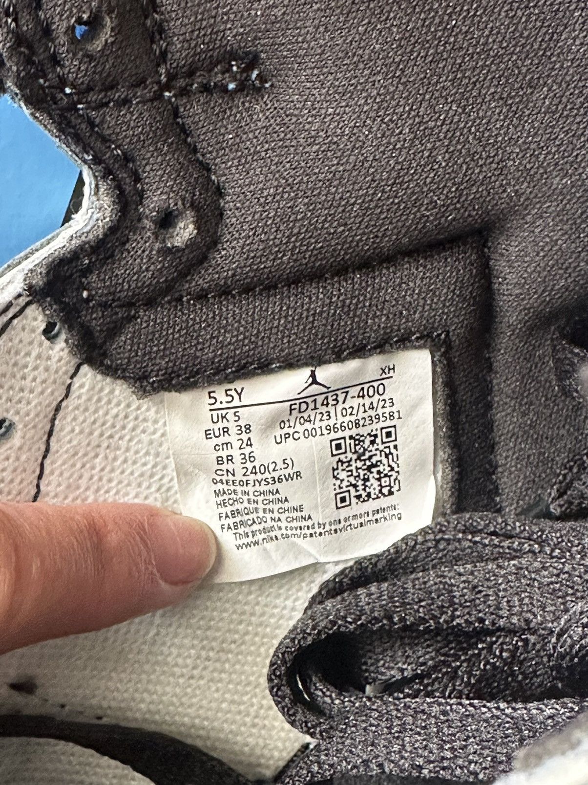 Jordan Brand × Nike Jordan 1 Retro “UNC Toes” High Top Size US 5.5 / EU 38 - 7 Thumbnail
