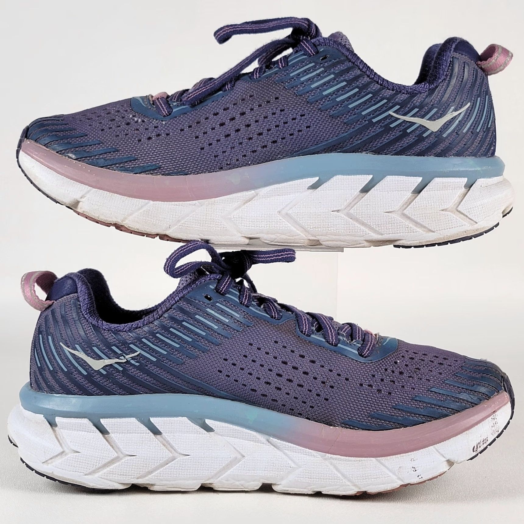 Vintage Hoka One One Women's Size 6/37.5 Clifton 5 Running Sneakers Blue Purple Clifton 5 Sneaker Women Shoe Size US 6 / IT 36 - 4 Thumbnail