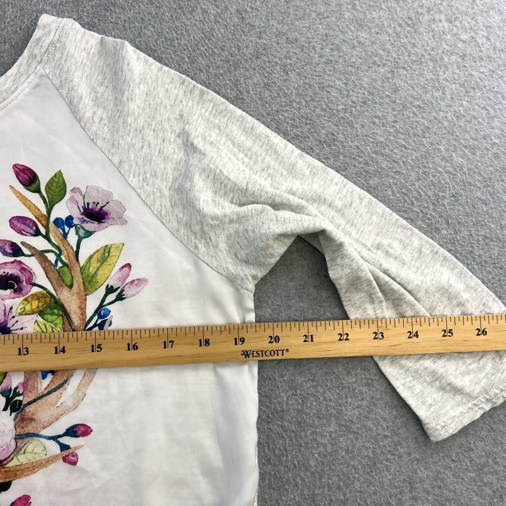 Ariat Ariat Shirt Womens Small White Gray Floral Antler Skull Raglan Western Top Size S / US 4 / IT 40 - 2 Thumbnail