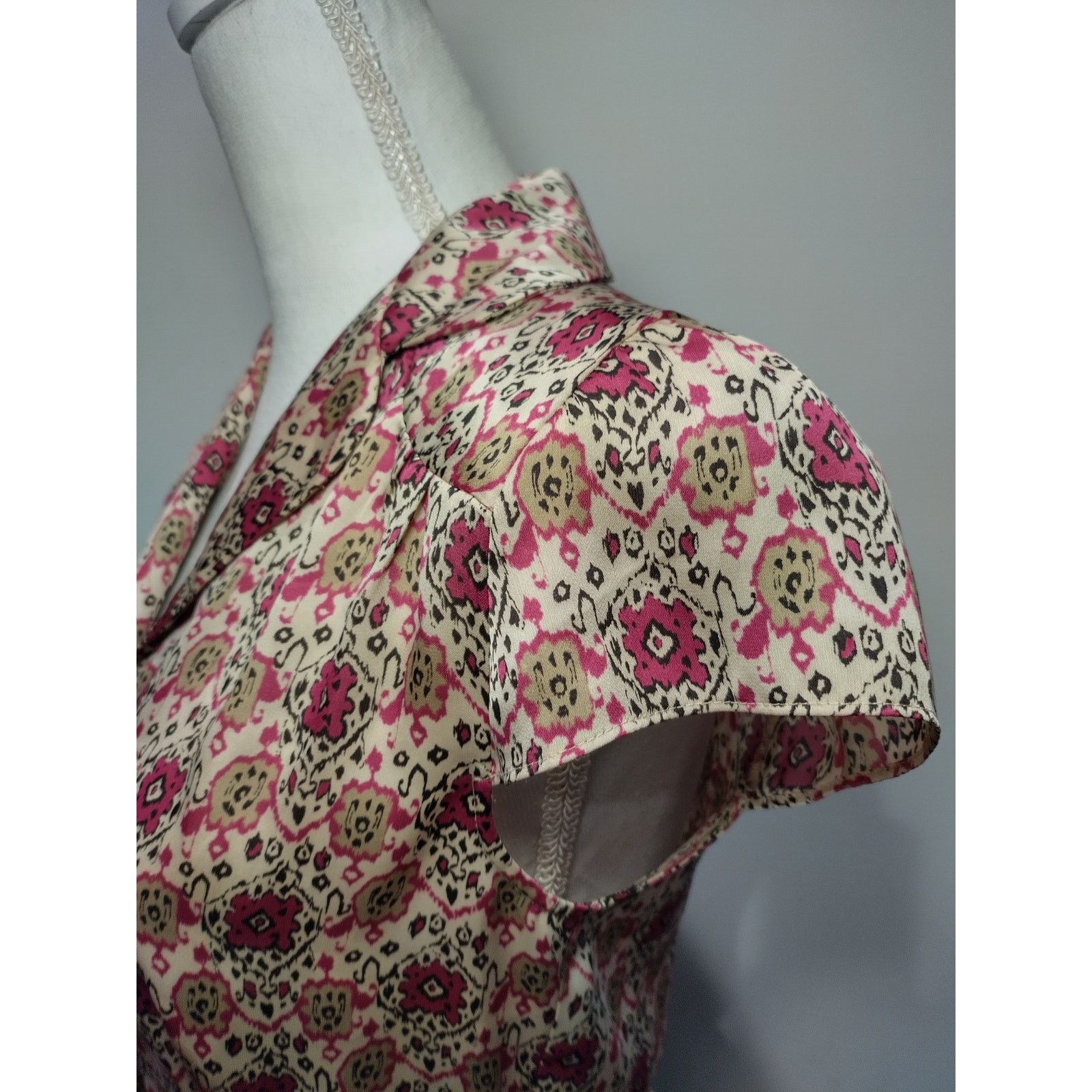 Ann Taylor Ann Taylor Loft Women Button Down Top Cap Sleeve Floral Pink Size S / US 4 / IT 40 - 10 Thumbnail