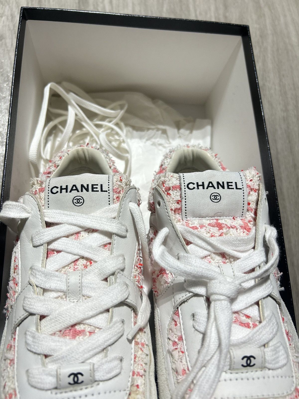 Chanel Chanel trainer CC logo low knit ecru pink white Size US 8 / EU 41 - 11 Thumbnail