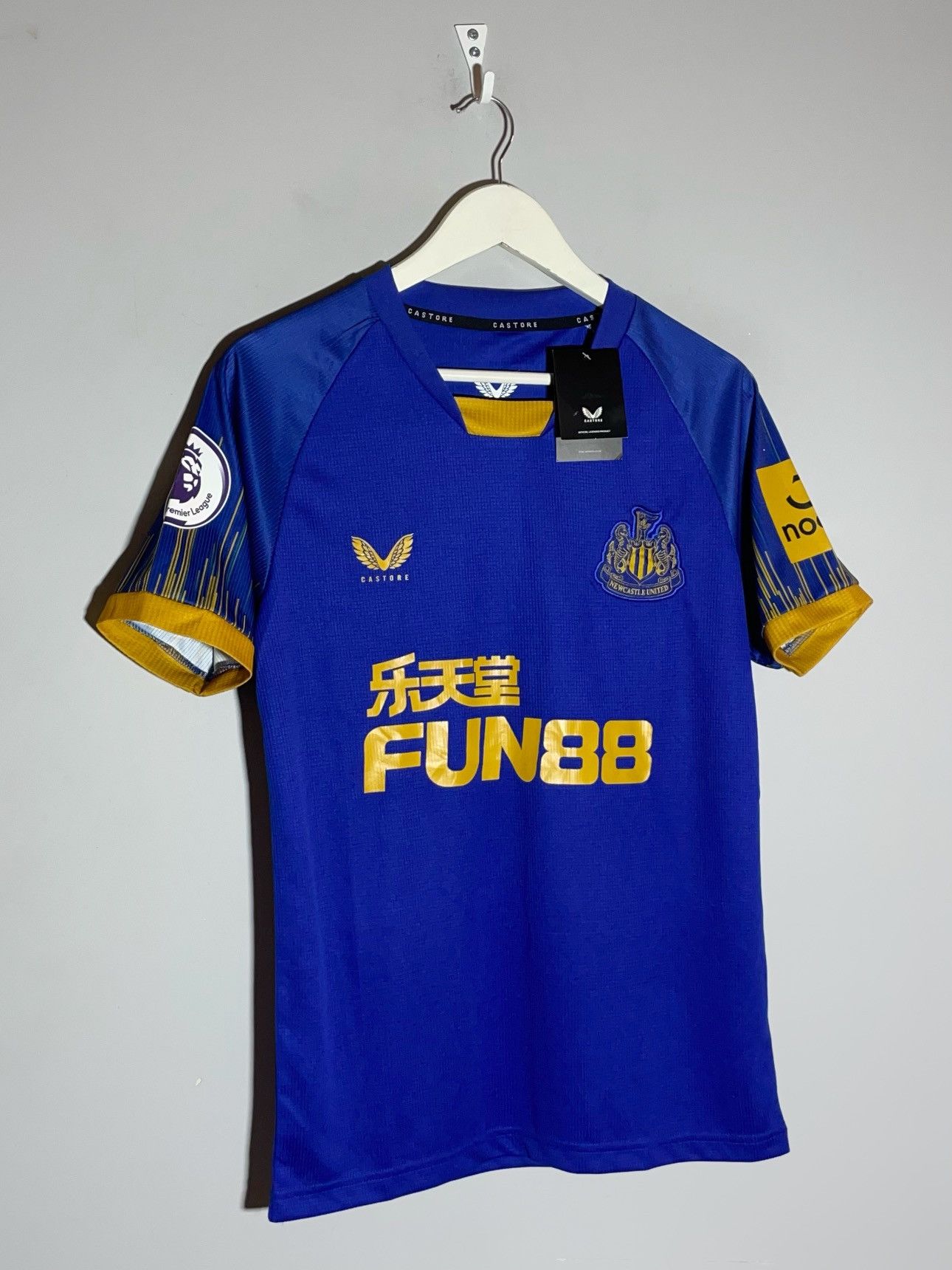Castore NWT Newcastle United Castore 2022/23 Away Football Shirt Size US S / EU 44-46 / 1 - 2 Thumbnail