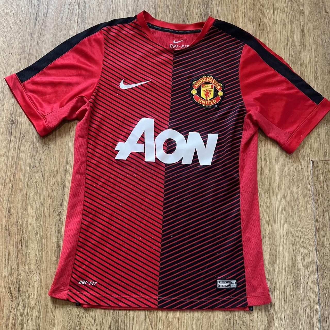 Nike Manchester United red and black home shirt 2013-14 - Nike Size US S / EU 44-46 / 1 - 1 Thumbnail