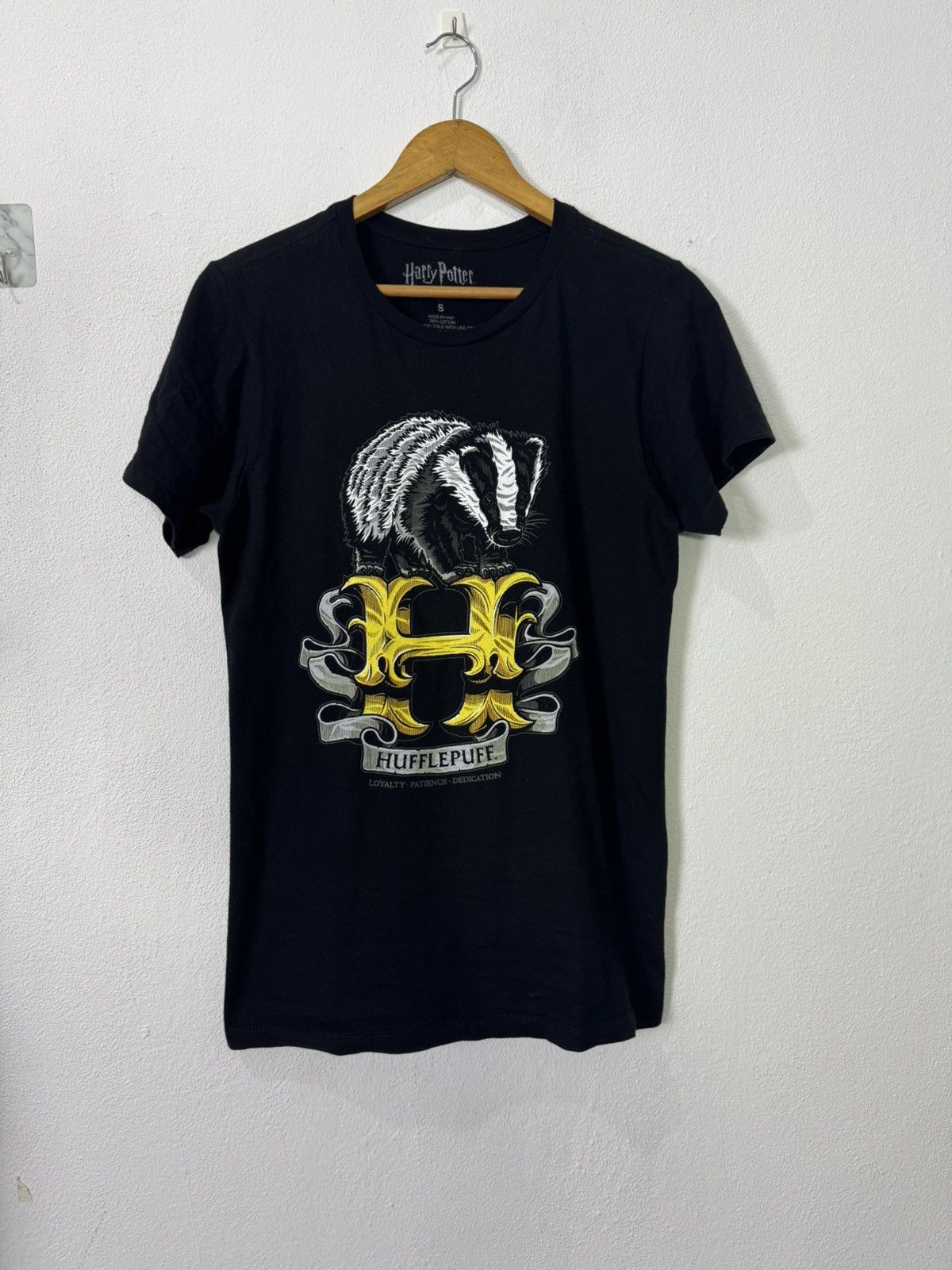Anime Harry Potter Hufflepuff H logo tshirt Size US S / EU 44-46 / 1 - 1 Thumbnail