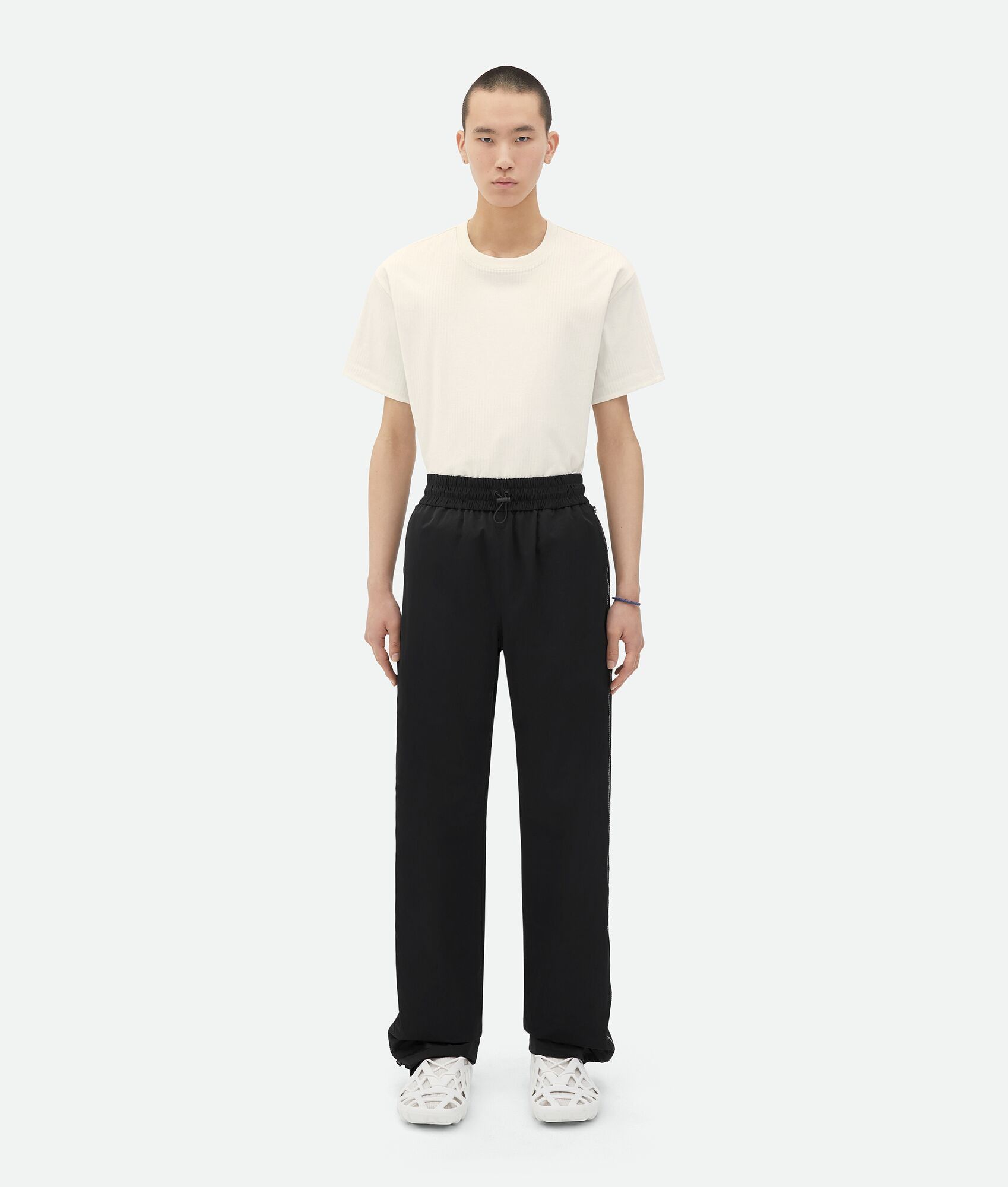Bottega Veneta o1n1vont1224 Contrasting Zipper Tech Nylon Pants in Black Size US 28 / EU 44 - 1 Thumbnail