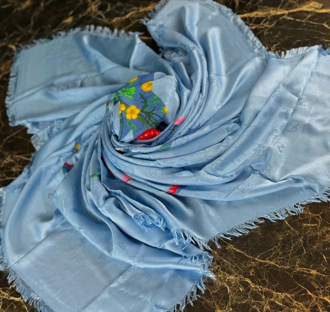 Gucci Gucci Floral Logo Silk Scarf 140x140. Size ONE SIZE - 3 Thumbnail