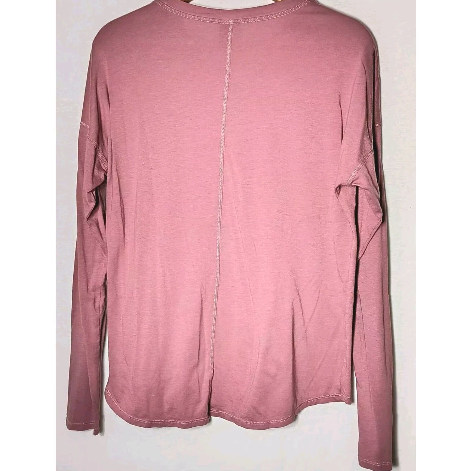 The North Face The North Face Women's Long Sleeve Base Layer Shirt M Mauve Rose Pink Activewear Hiking Skiing Camping Size M / US 6-8 / IT 42-44 - 2 Thumbnail