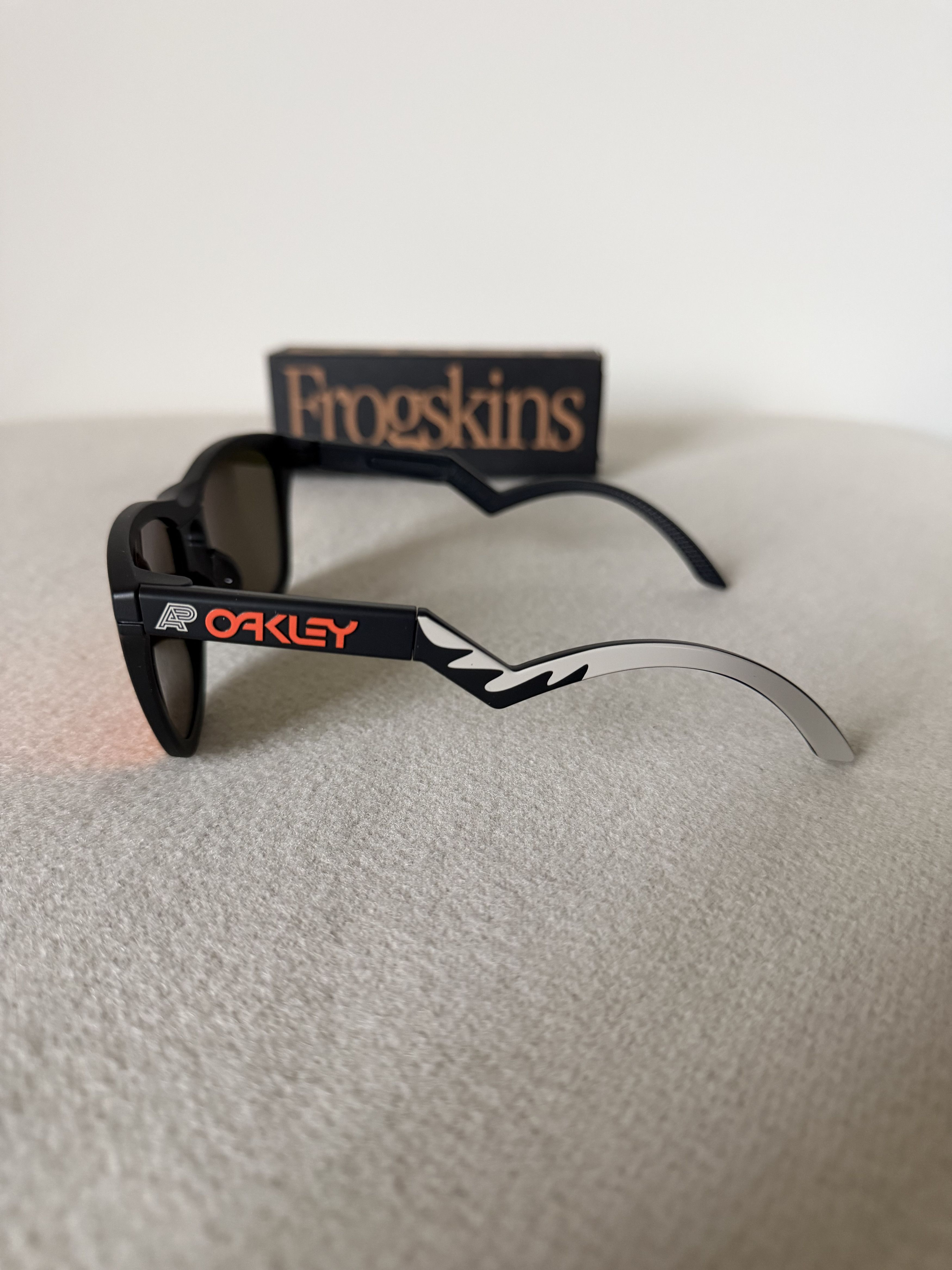 Oakley Oakley Albino & Preto Frogskin Sunglasses in Matte Black Size ONE SIZE - 3 Thumbnail