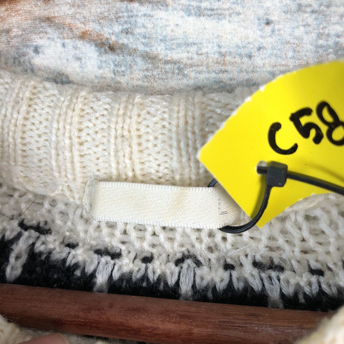 GU DL GU White navajo japan sweatshirt Knitwear #C580 Size US L / EU 52-54 / 3 - 10 Thumbnail
