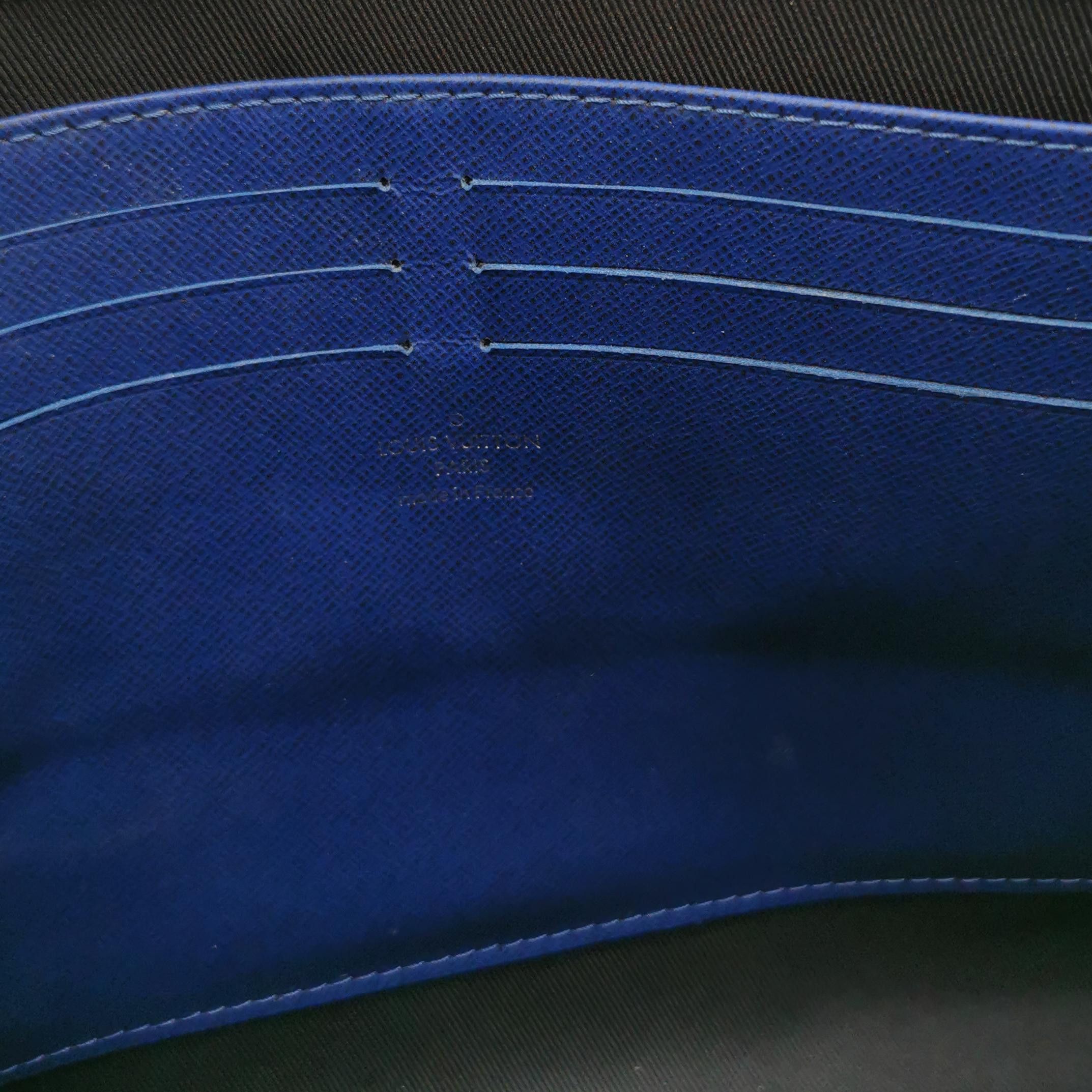 Louis Vuitton Louis Vuitton (LV) Pochette Voyage Medium Leather Colorbloc Size ONE SIZE - 3 Thumbnail
