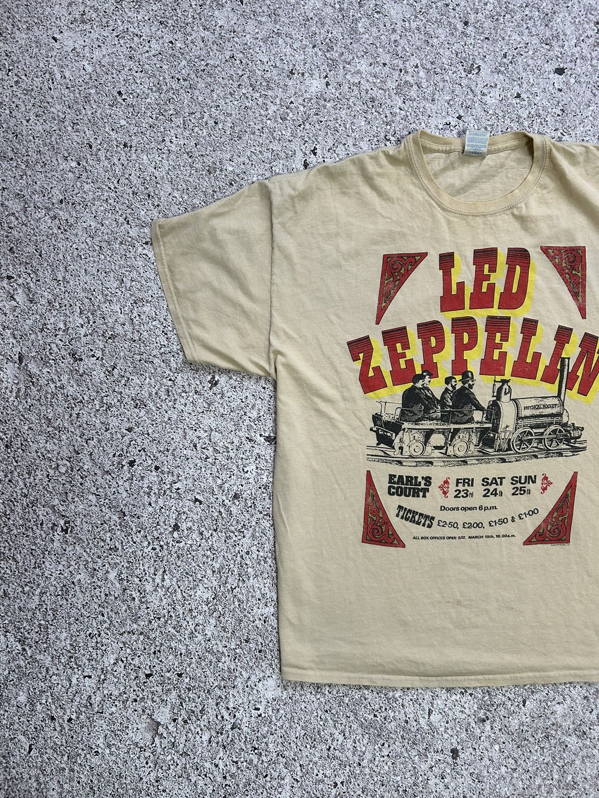 Band Tees × Vintage Vintage Led Zeppelin Physical Rocket Graffiti 2012 T-Shirt Size US XXL / EU 58 / 5 - 3 Thumbnail