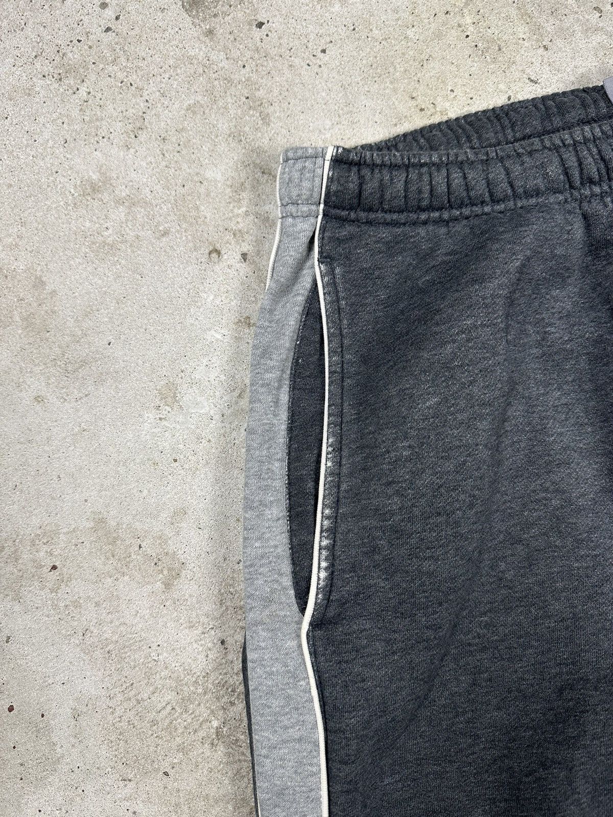 Nike ‼️ Vintage y2k Nike Grey Sweatpants Swoosh Striped Size US 32 / EU 48 - 8 Thumbnail