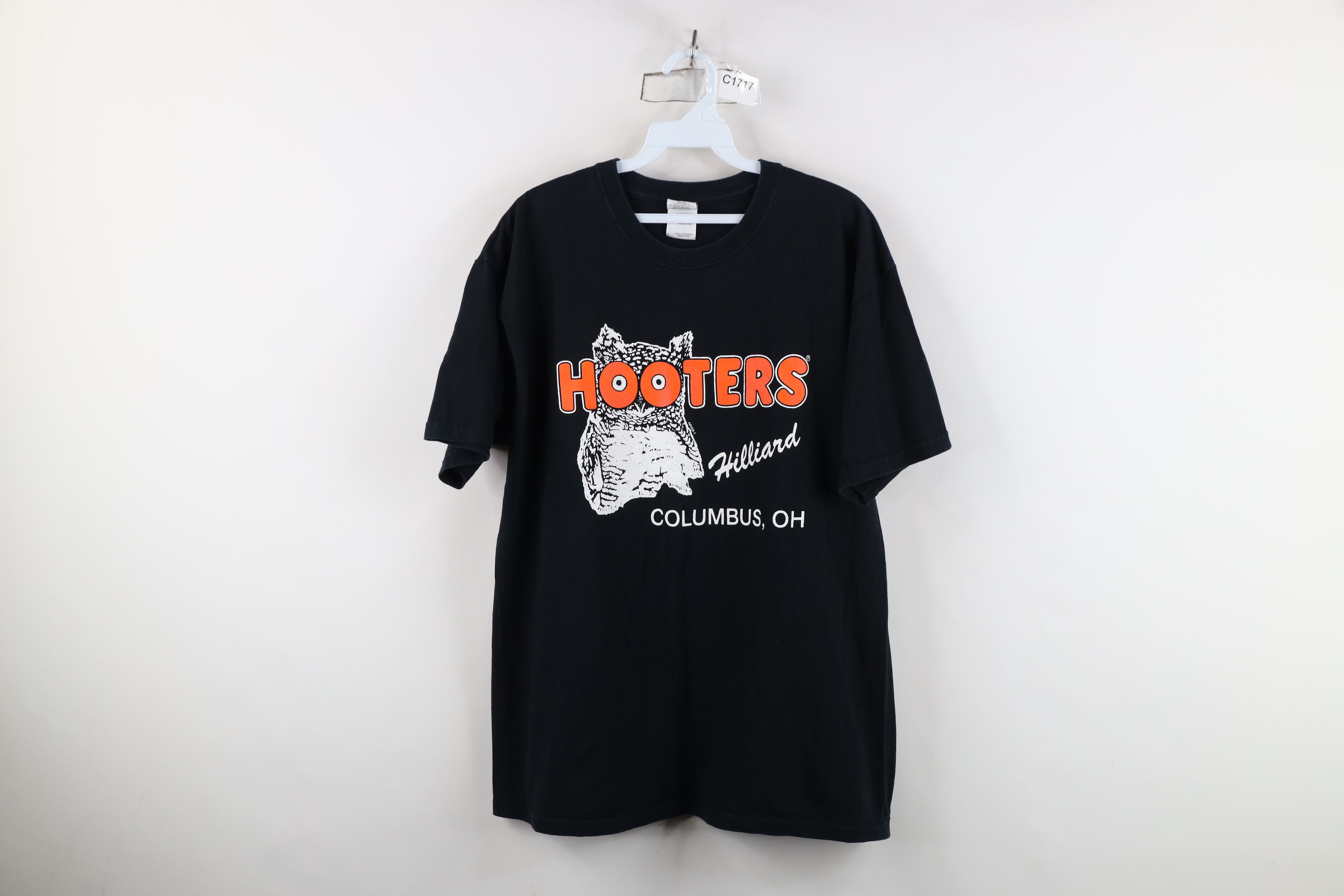 Vintage Vintage Spell Out Hooters Columbus Ohio Short Sleeve T-Shirt Size US L / EU 52-54 / 3 - 1 Thumbnail