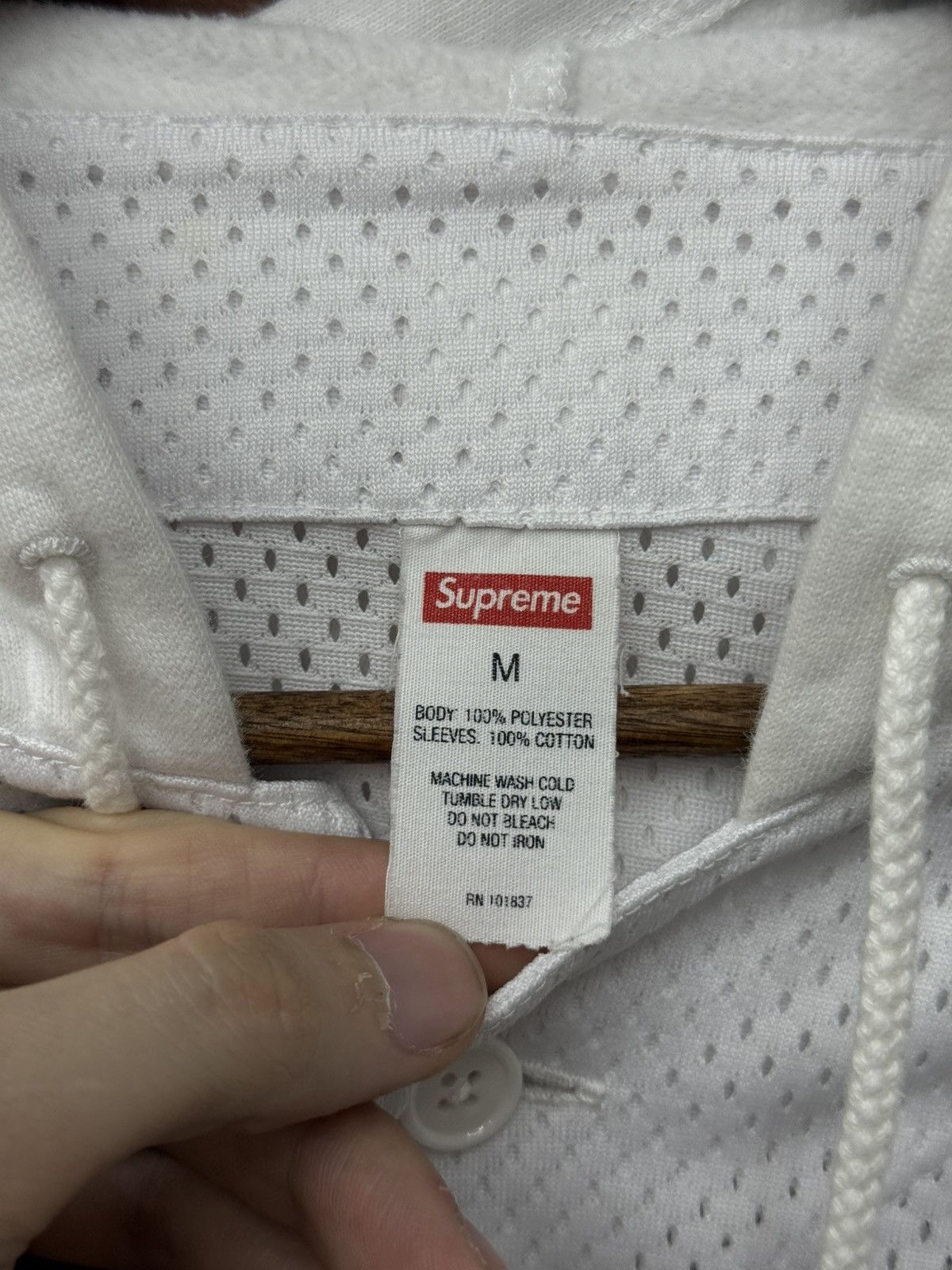 Supreme Supreme White Mesh Jersey Hoodie Size Medium 🧼 Size US M / EU 48-50 / 2 - 12 Thumbnail