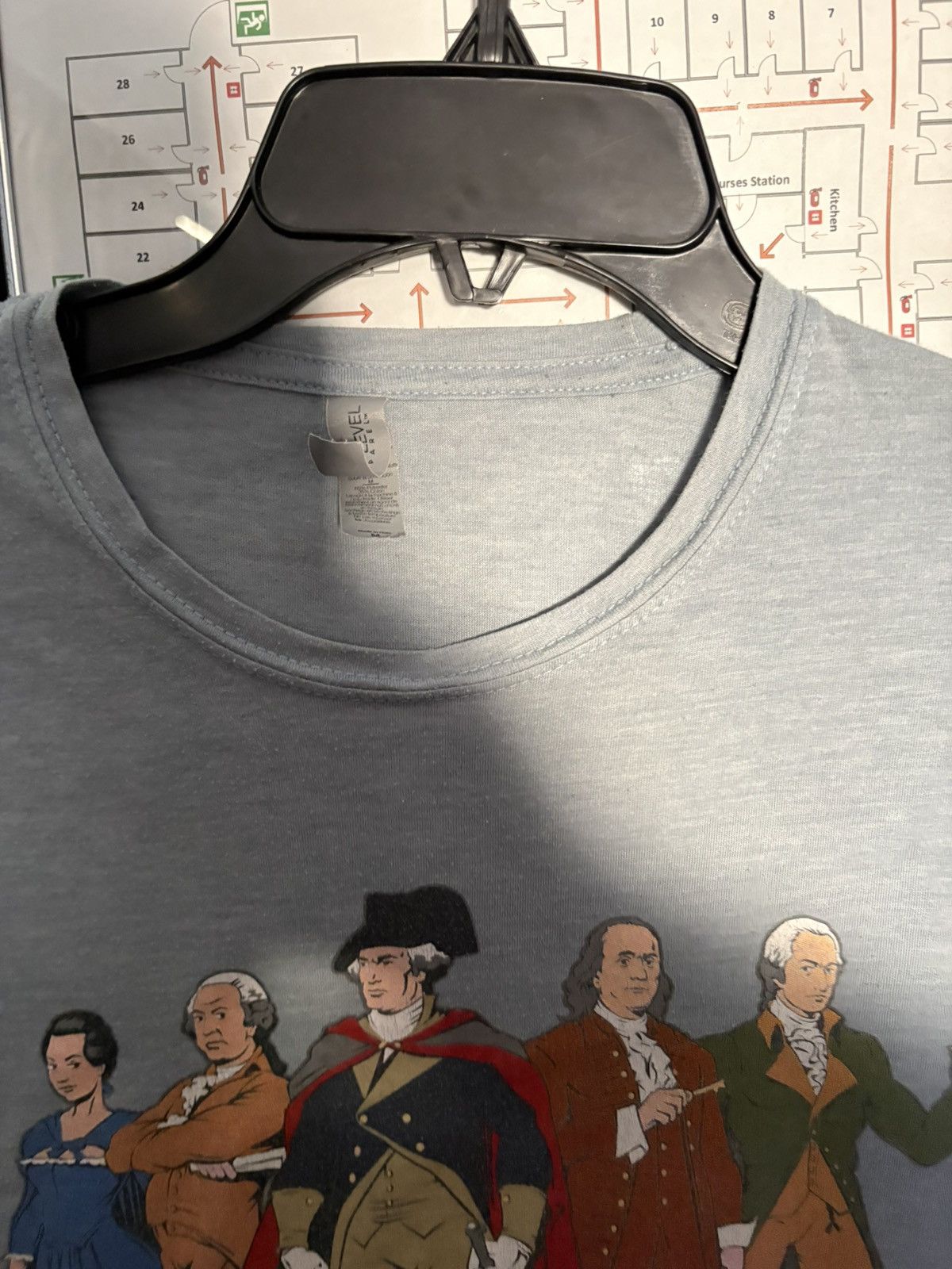 Other Next Level Apparel Revolutionary Superheroes Graphic Tee Med Size US M / EU 48-50 / 2 - 3 Thumbnail