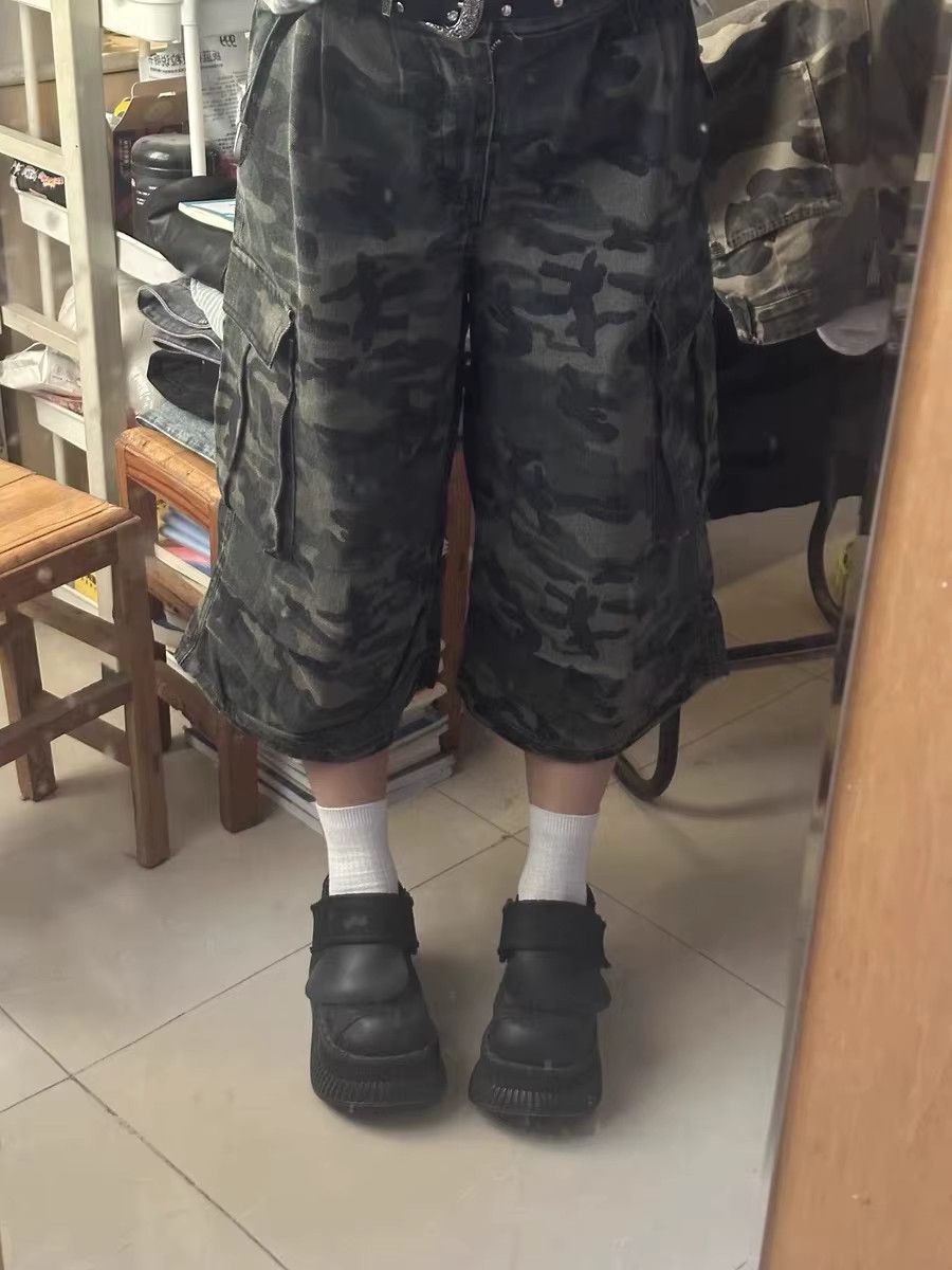 Japanese Brand Summer Camouflage Unisex Loose Capris Cargo Shorts Size 28" / US 6 / IT 42 - 1 Thumbnail