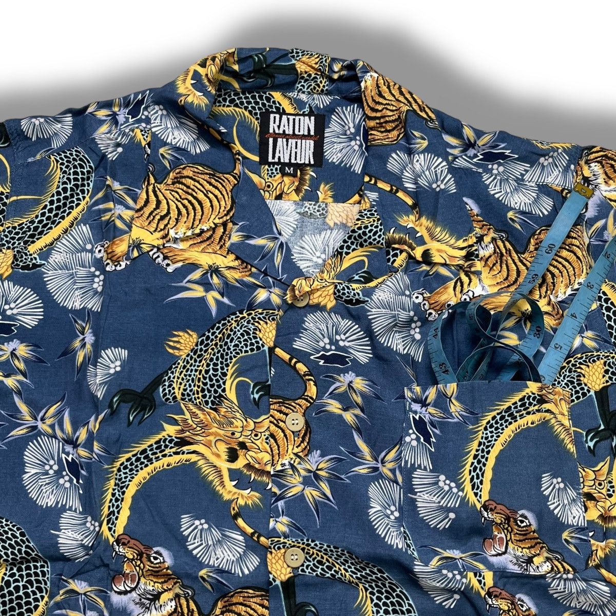 Sun Surf Dragon Tiger by raton laveur loop collar hawaiian shirt Size US L / EU 52-54 / 3 - 4 Thumbnail