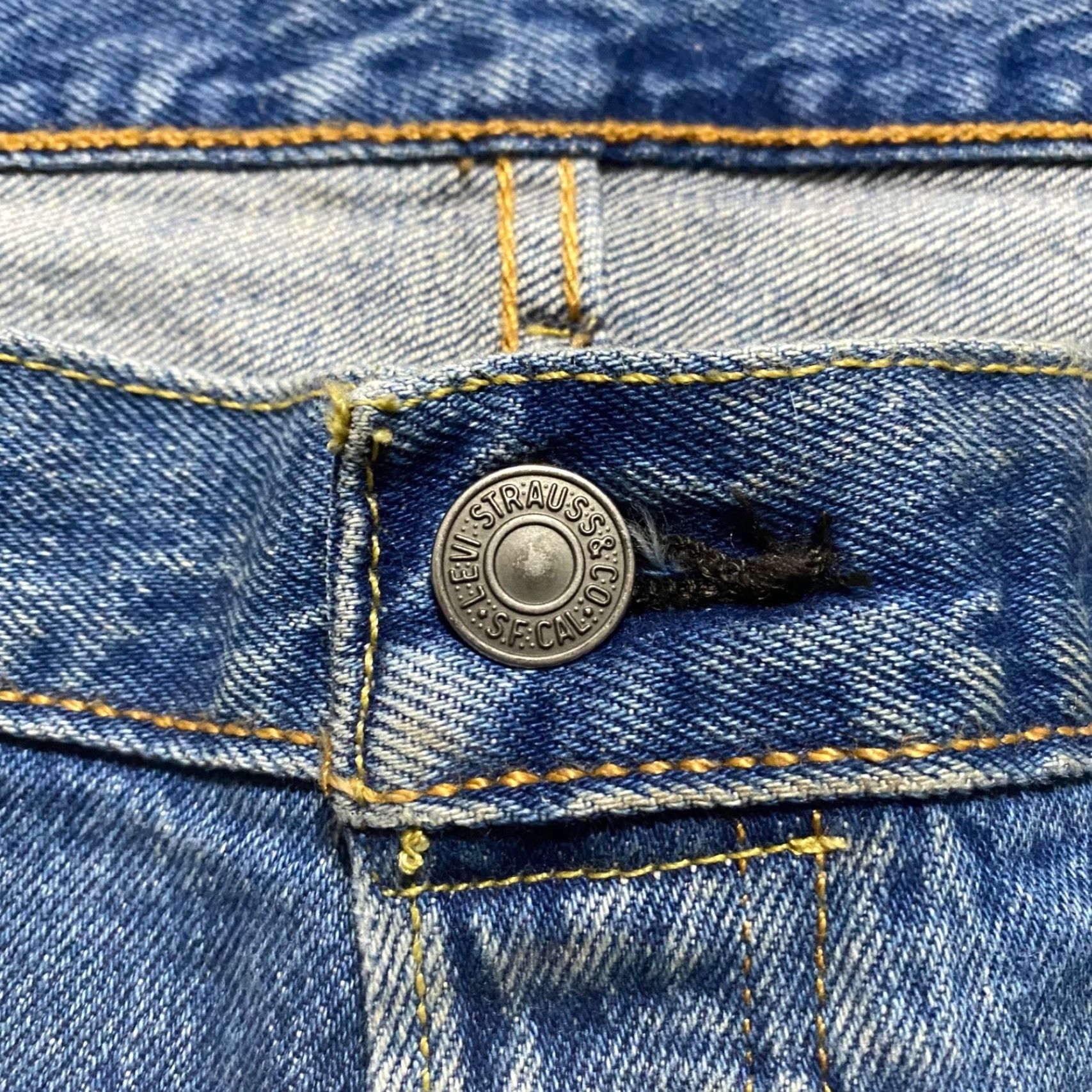 Levi's Levi's 501 Jeans Mens 42x32 Blue Denim Button Fly Medium Wash Straight Leg Shirt? Size US 42 / EU 58 - 4 Thumbnail