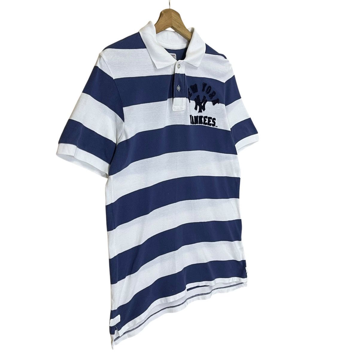MLB New York Yankess Stripe Small Logo Embroidered Collar Shirts Size US M / EU 48-50 / 2 - 2 Thumbnail
