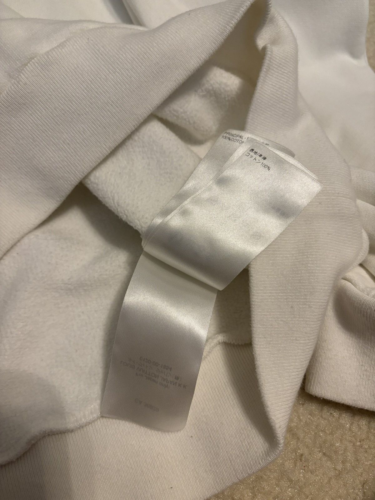 Louis Vuitton Louis Vuitton LV International Malletier Crewneck White Size US XXL / EU 58 / 5 - 8 Thumbnail
