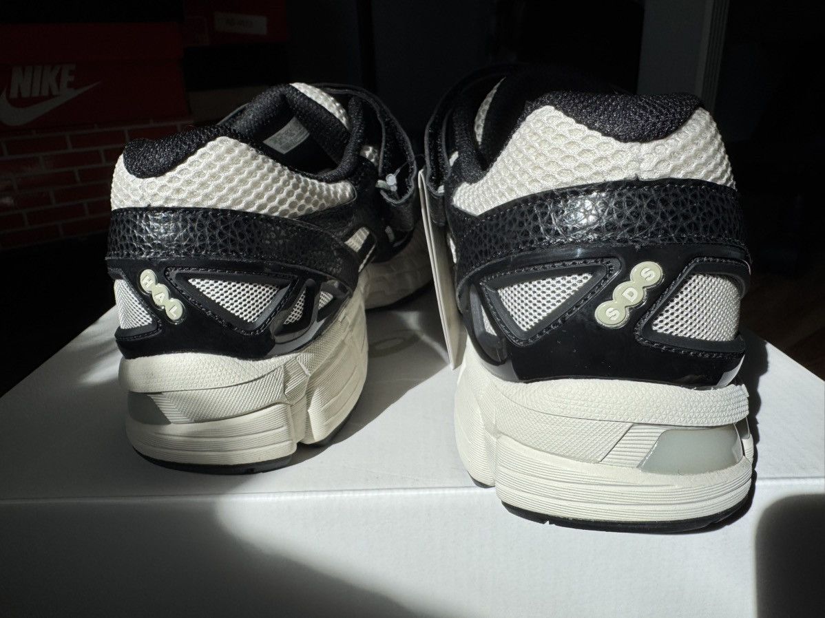 Asics ASICS Gel Kayano 20 HAL Studios “Bone” Size US 10.5 / EU 43-44 - 3 Thumbnail