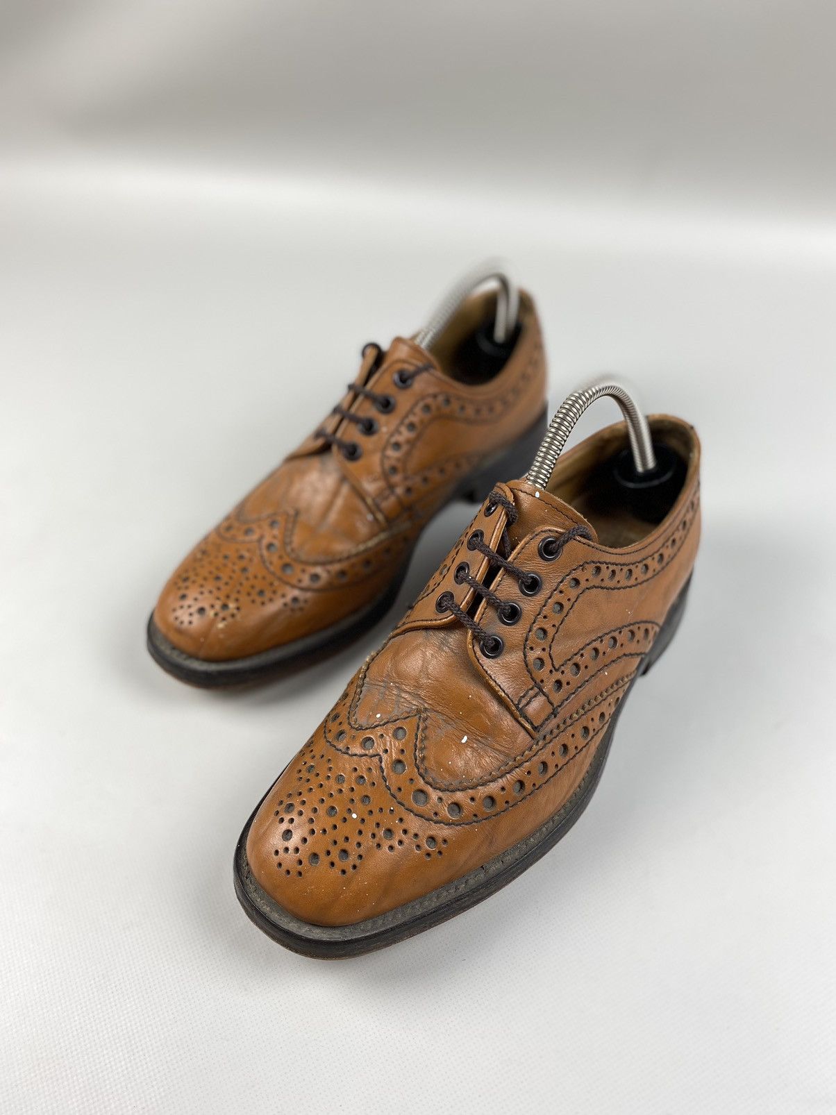 Loake Loake men’s leather brogue formal shoes Size US 8 / EU 41 - 9 Thumbnail