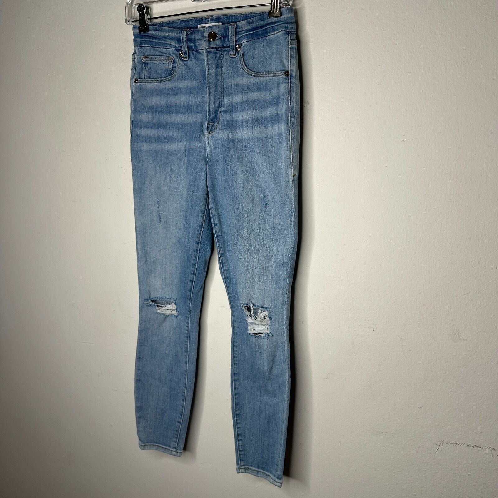 Good American Good American Good Waist Crop Distressed Knee Jean 6 / 28 Size 28" / US 6 / IT 42 - 2 Thumbnail