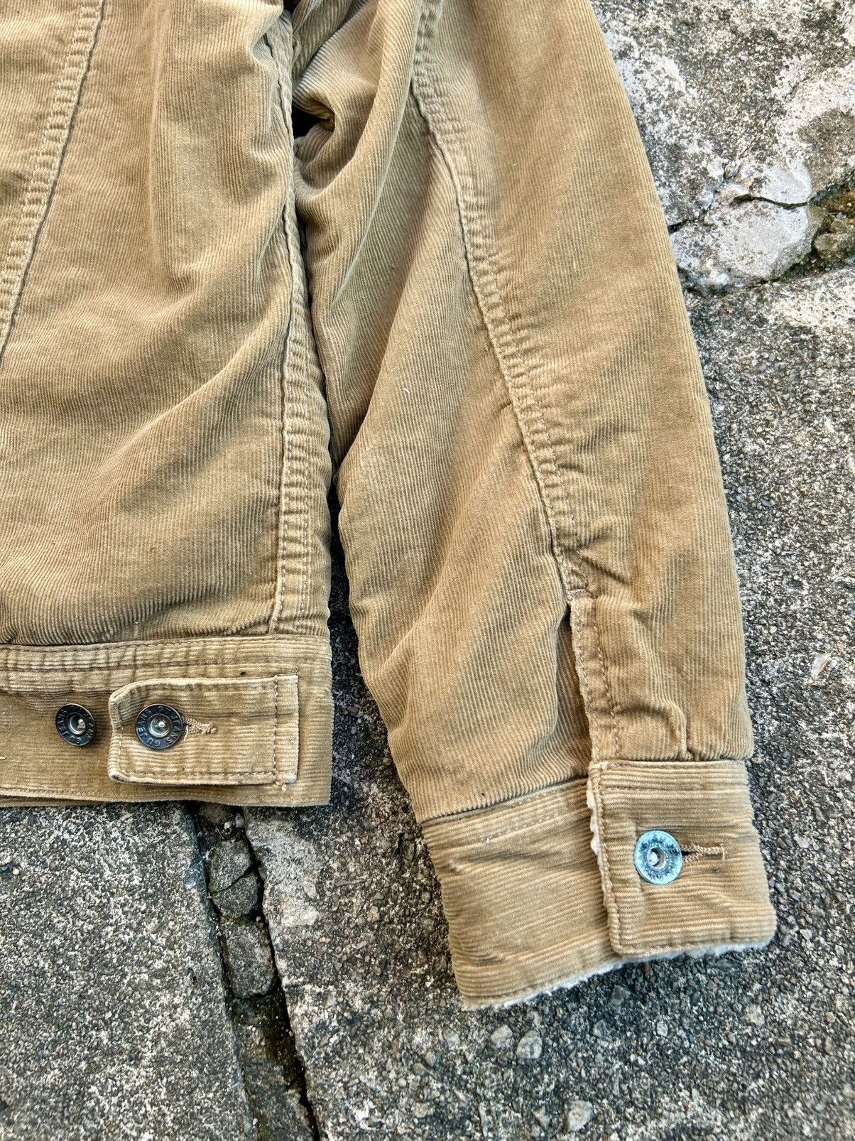 GU Vintage 1990s GU Corduroy Sherpa-Lined Trucker Jacket. Size US M / EU 48-50 / 2 - 14 Thumbnail