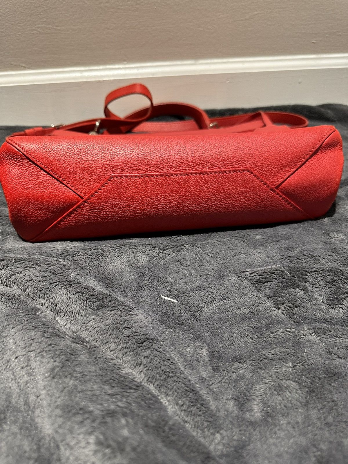 Louis Vuitton Louis Vuitton Red 2 Me Lock Size ONE SIZE - 9 Thumbnail