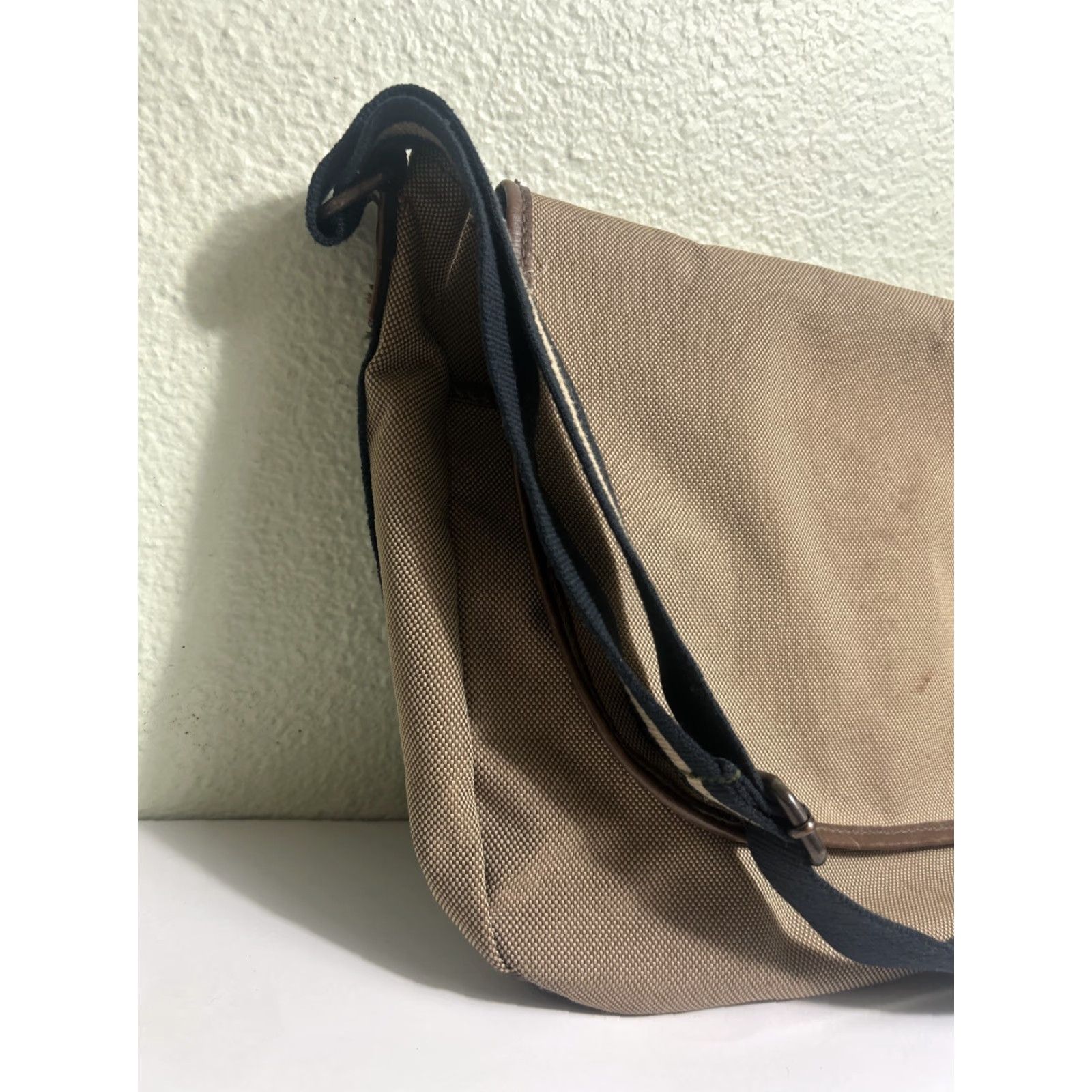 Gap VINTAGE Gap Messenger Bag Beige Polyester Faux Leather Womens 15x10x6 Stains Size ONE SIZE - 2 Thumbnail