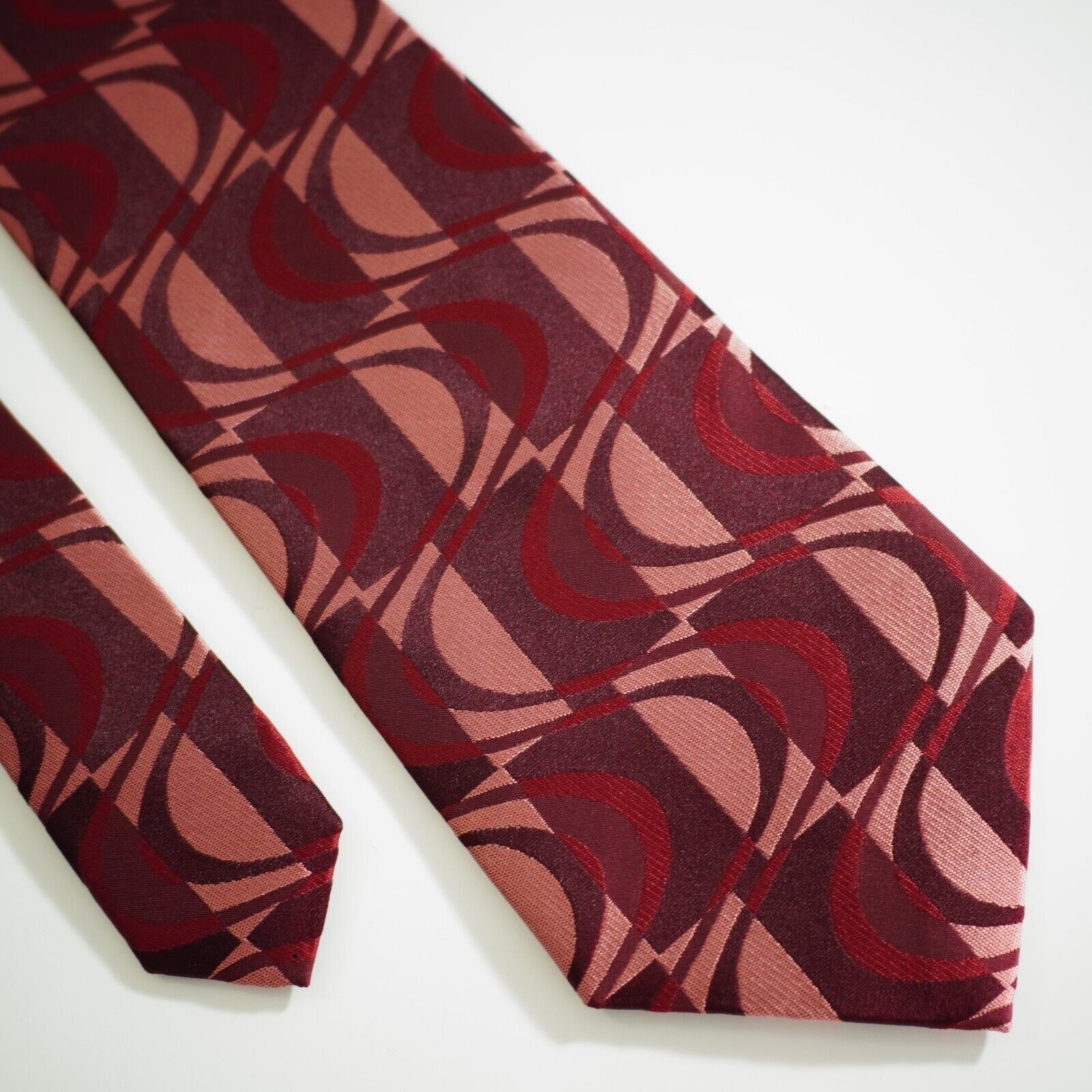 Arrow Arrow Red Abstract Geometric Woven Silk Tie Size ONE SIZE - 1 Thumbnail