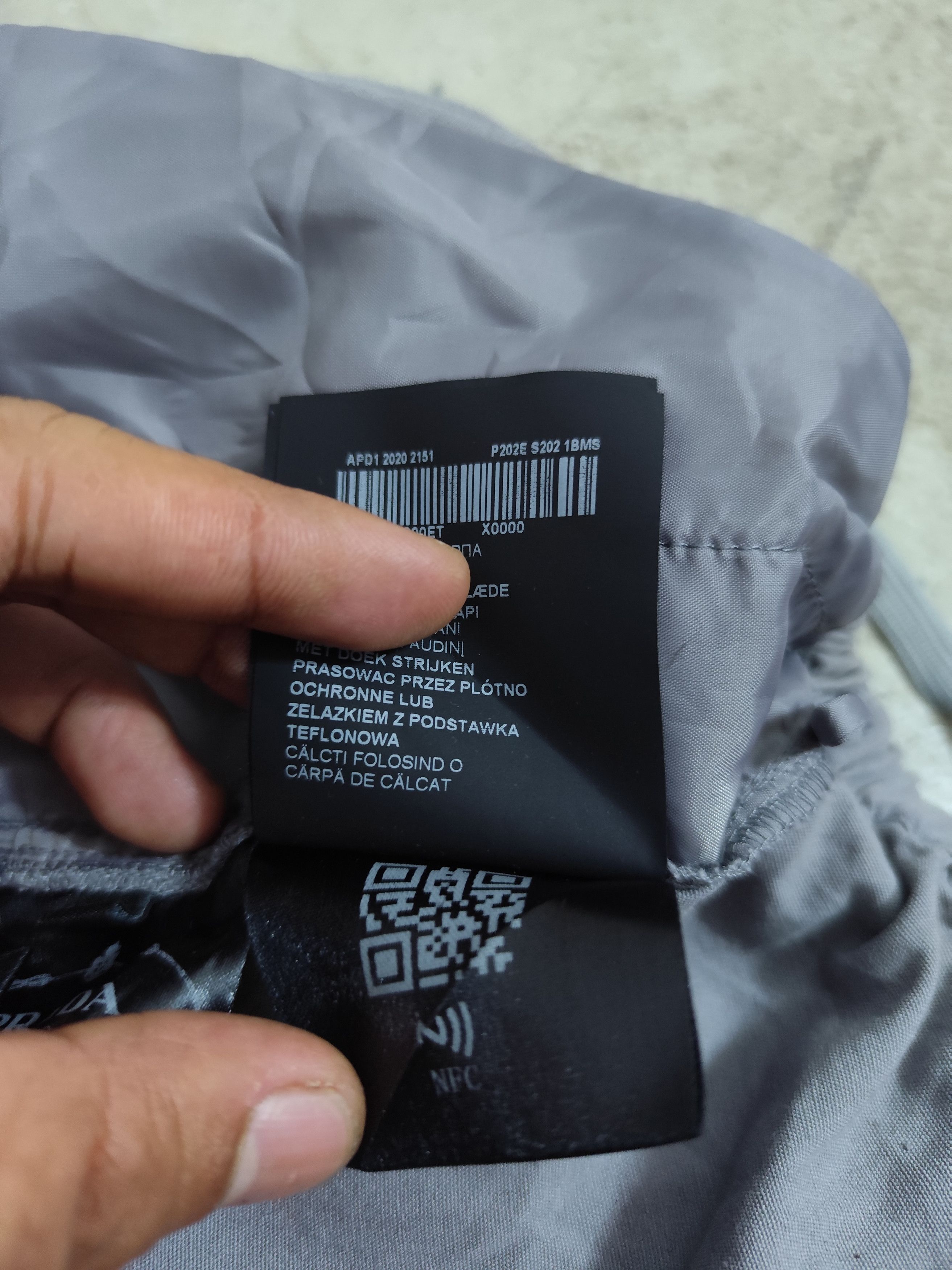 Prada Prada sexy shorts Size 25" / US 0 / IT 36 - 11 Thumbnail