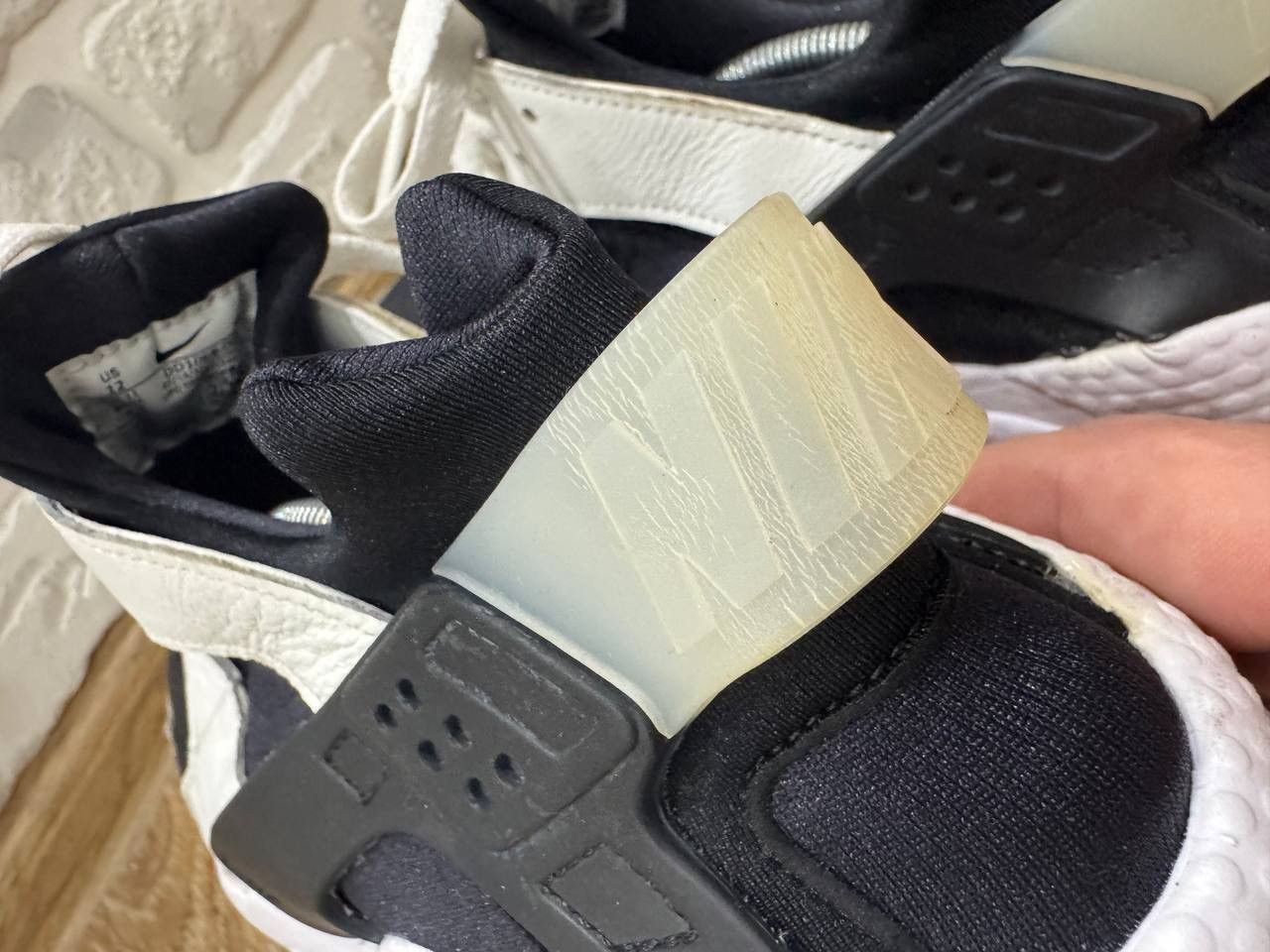 Nike Nike Air Huarache Black White Panda Size US 11 / EU 44 - 9 Thumbnail