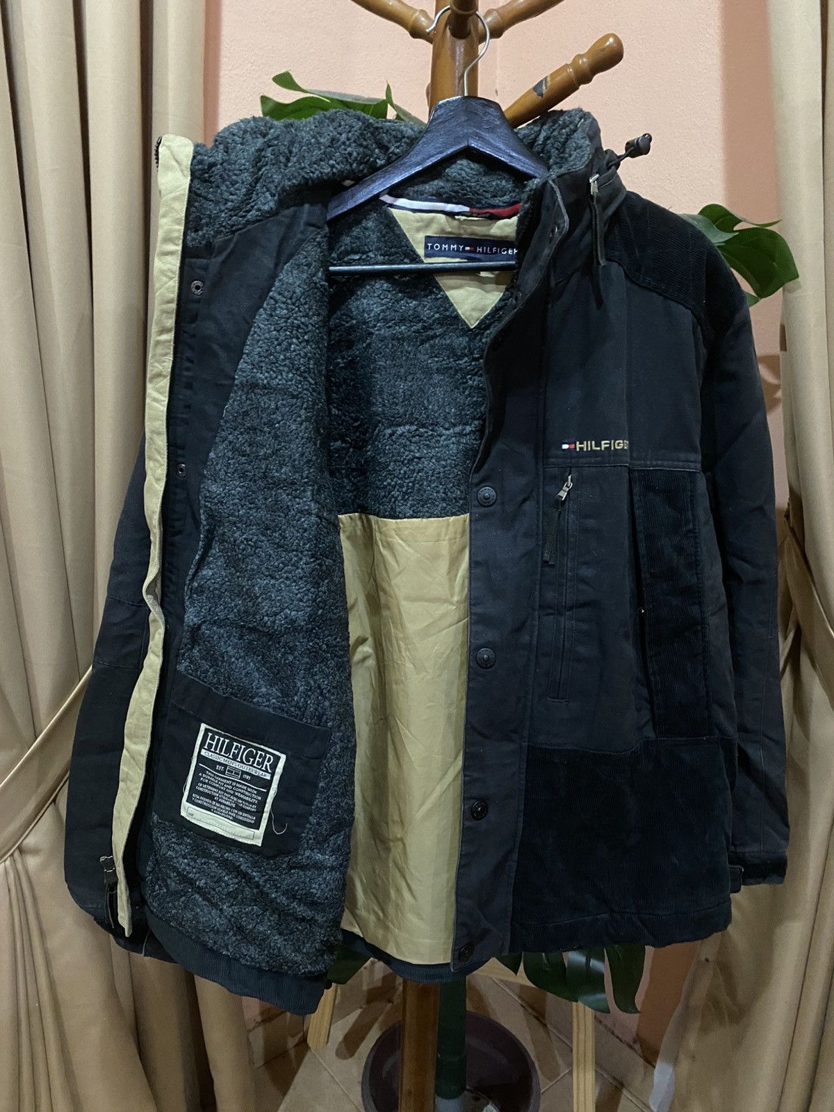Tommy Hilfiger Vintage Tommy Hilfiger Black Corduroy Panel Winter Jacket Size US M / EU 48-50 / 2 - 10 Thumbnail