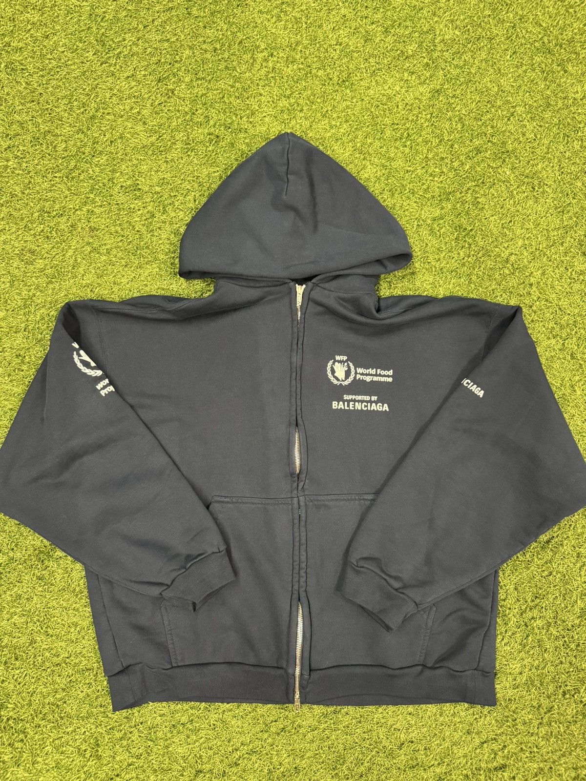 Balenciaga Balenciaga World Hunger Program Zip-Up Hoodie Size US L / EU 52-54 / 3 - 1 Thumbnail