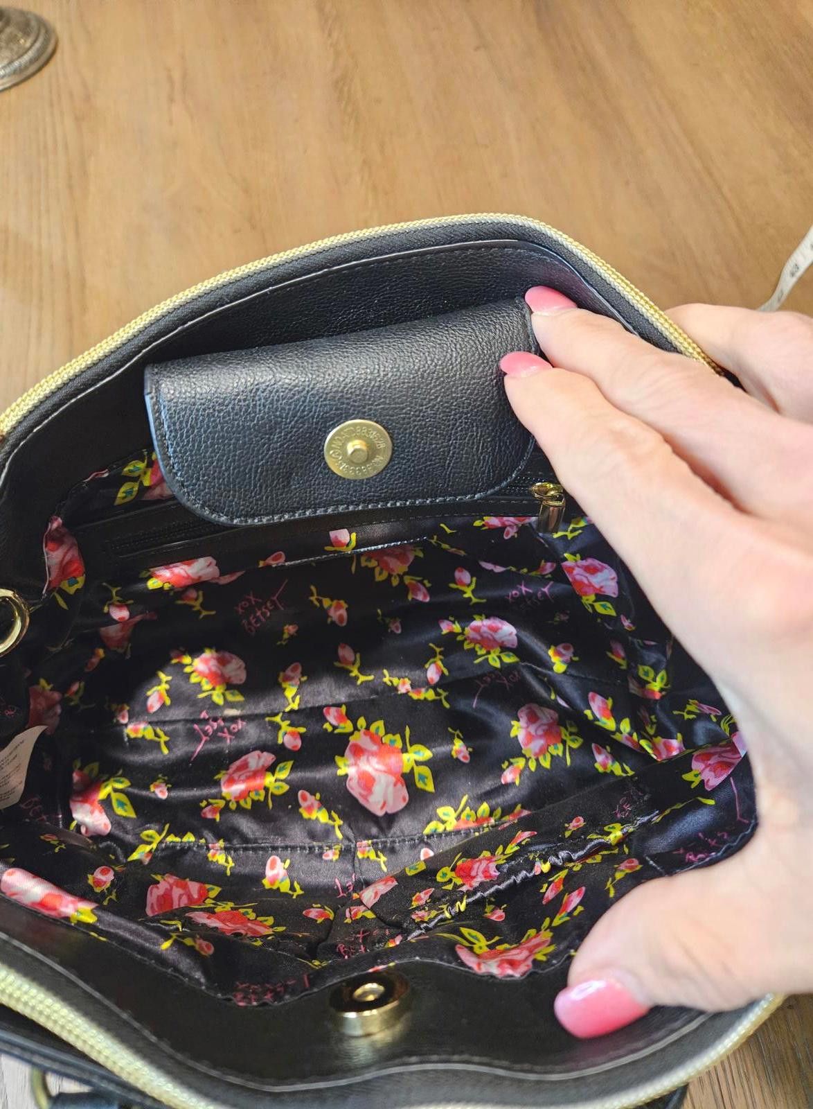 Designer Betsey Johnson Sequined Striped Handbag Size ONE SIZE - 5 Thumbnail